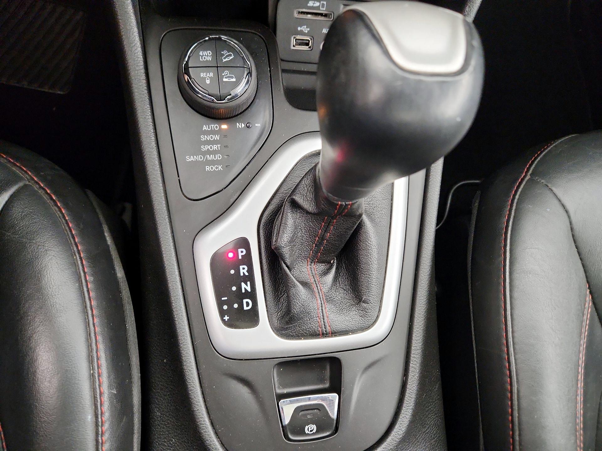 Thumbnail: 2014 Jeep Cherokee - 17