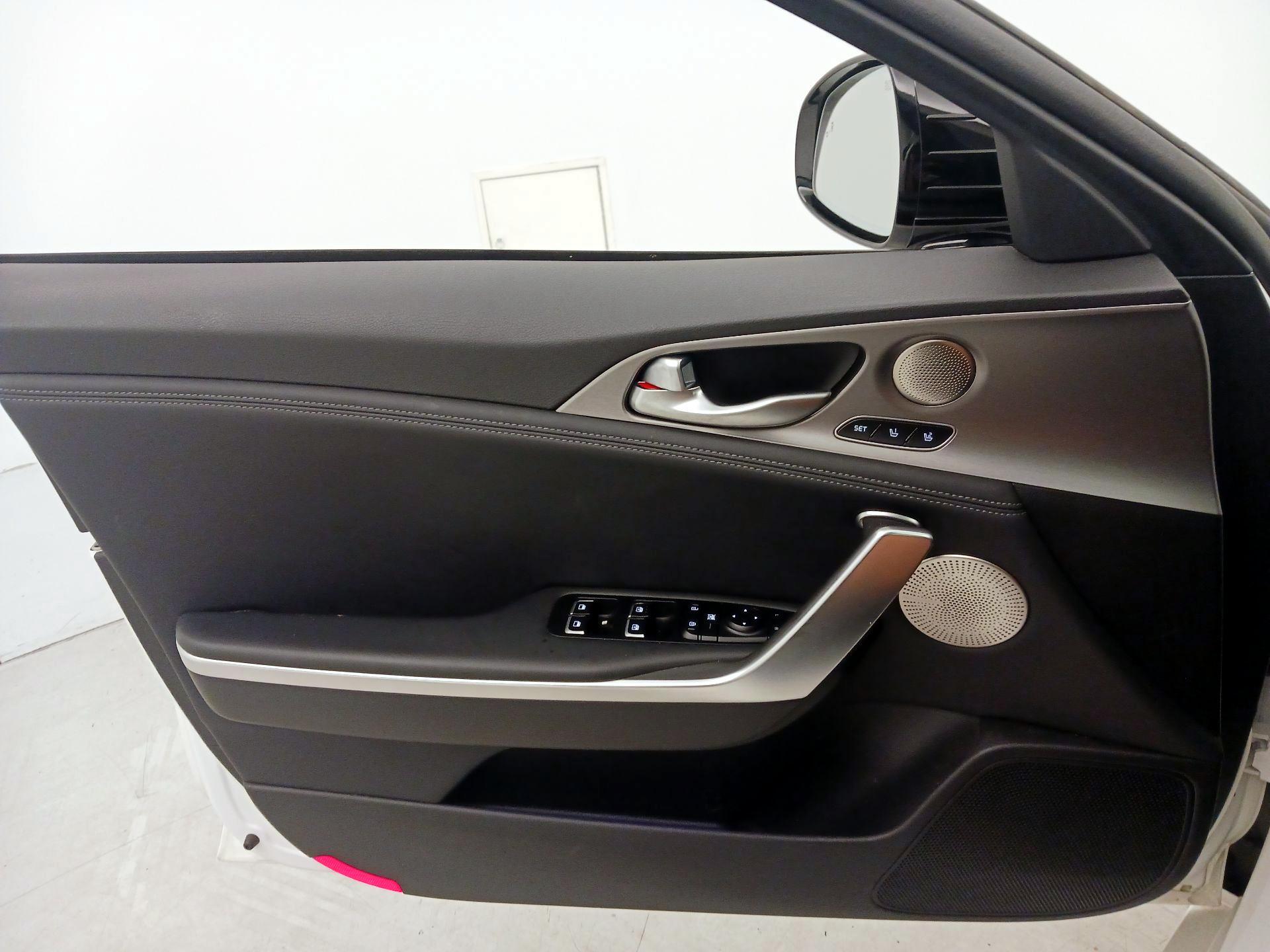 Thumbnail: 2020 Kia Stinger - 12