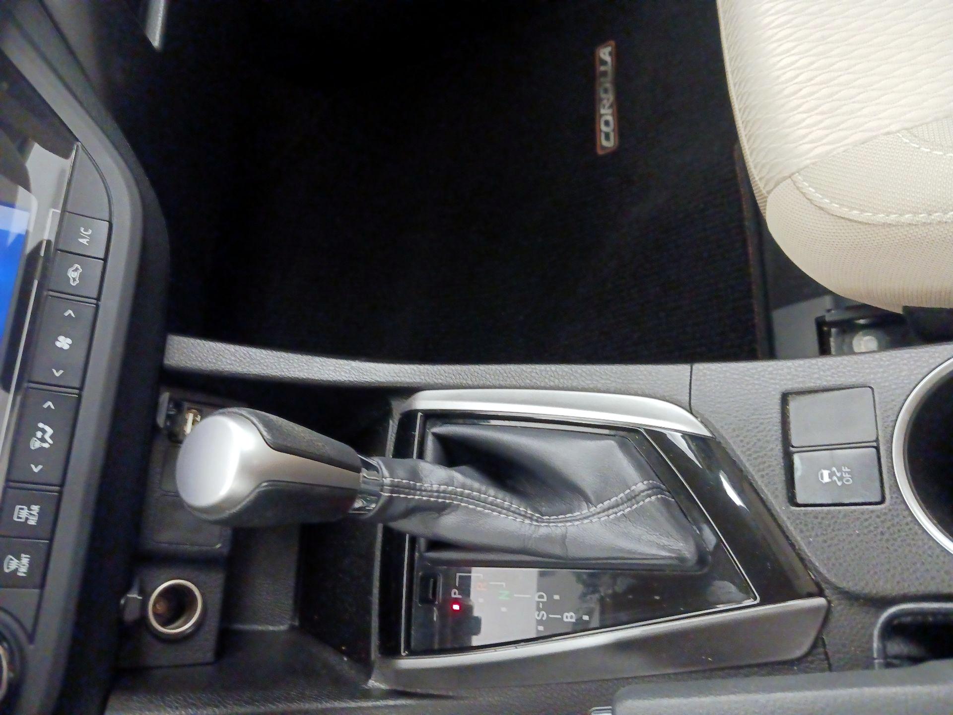Thumbnail: 2014 Toyota Corolla - 17