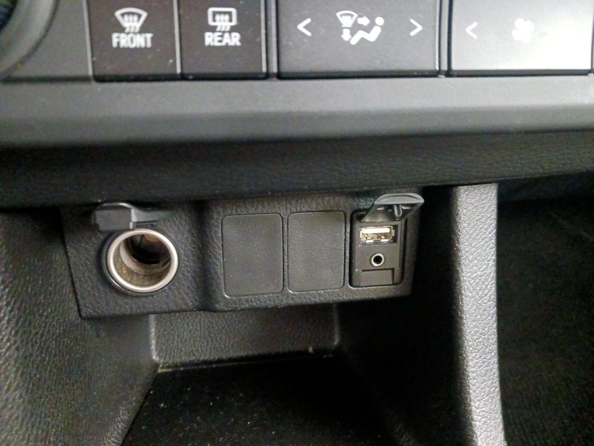 Thumbnail: 2014 Toyota Corolla - 18