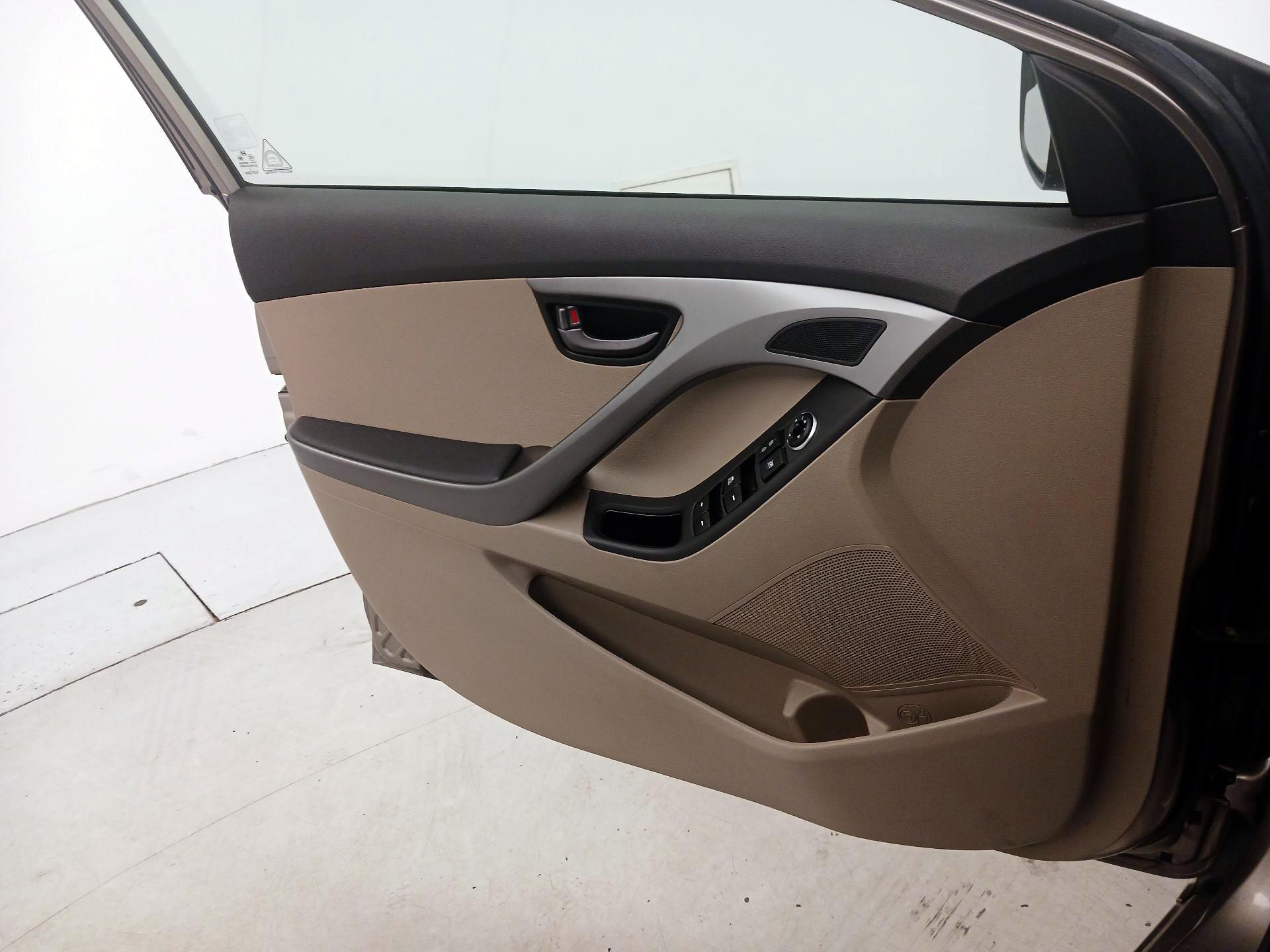 Thumbnail: 2014 Hyundai Elantra - 12
