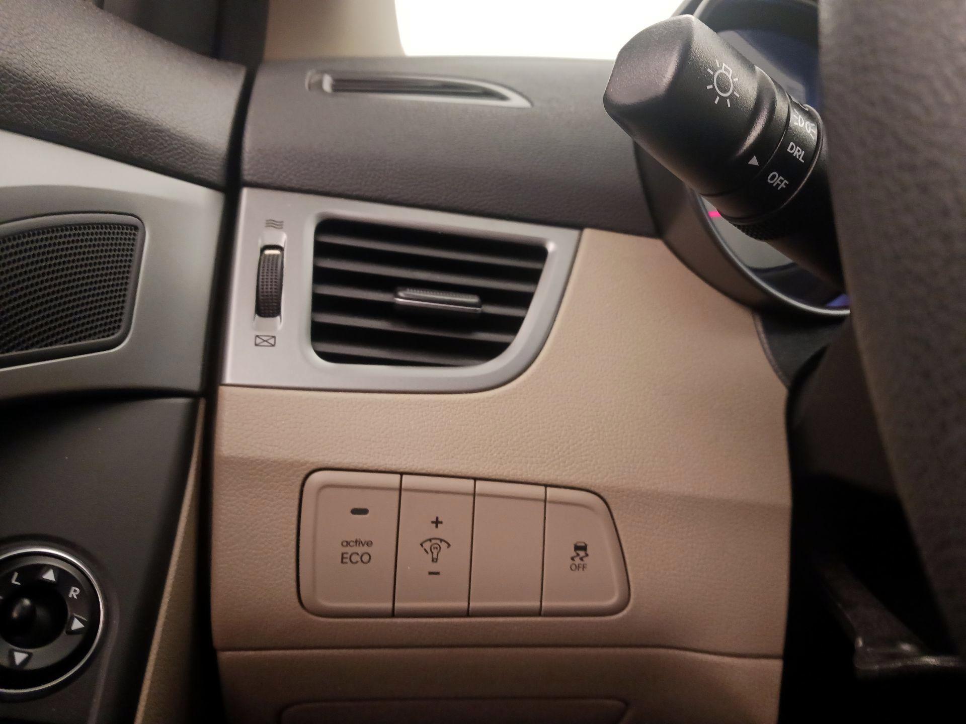 Thumbnail: 2014 Hyundai Elantra - 13