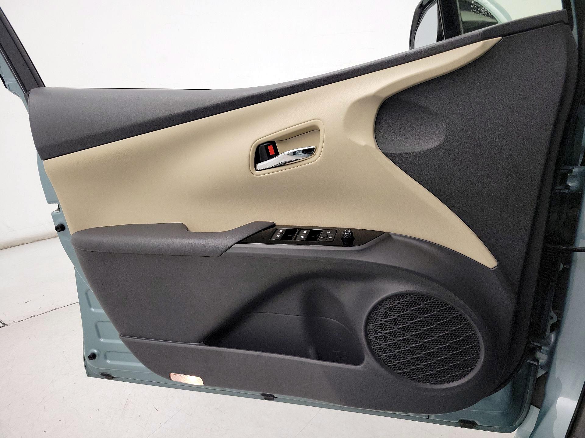 Thumbnail: 2018 Toyota Prius - 12