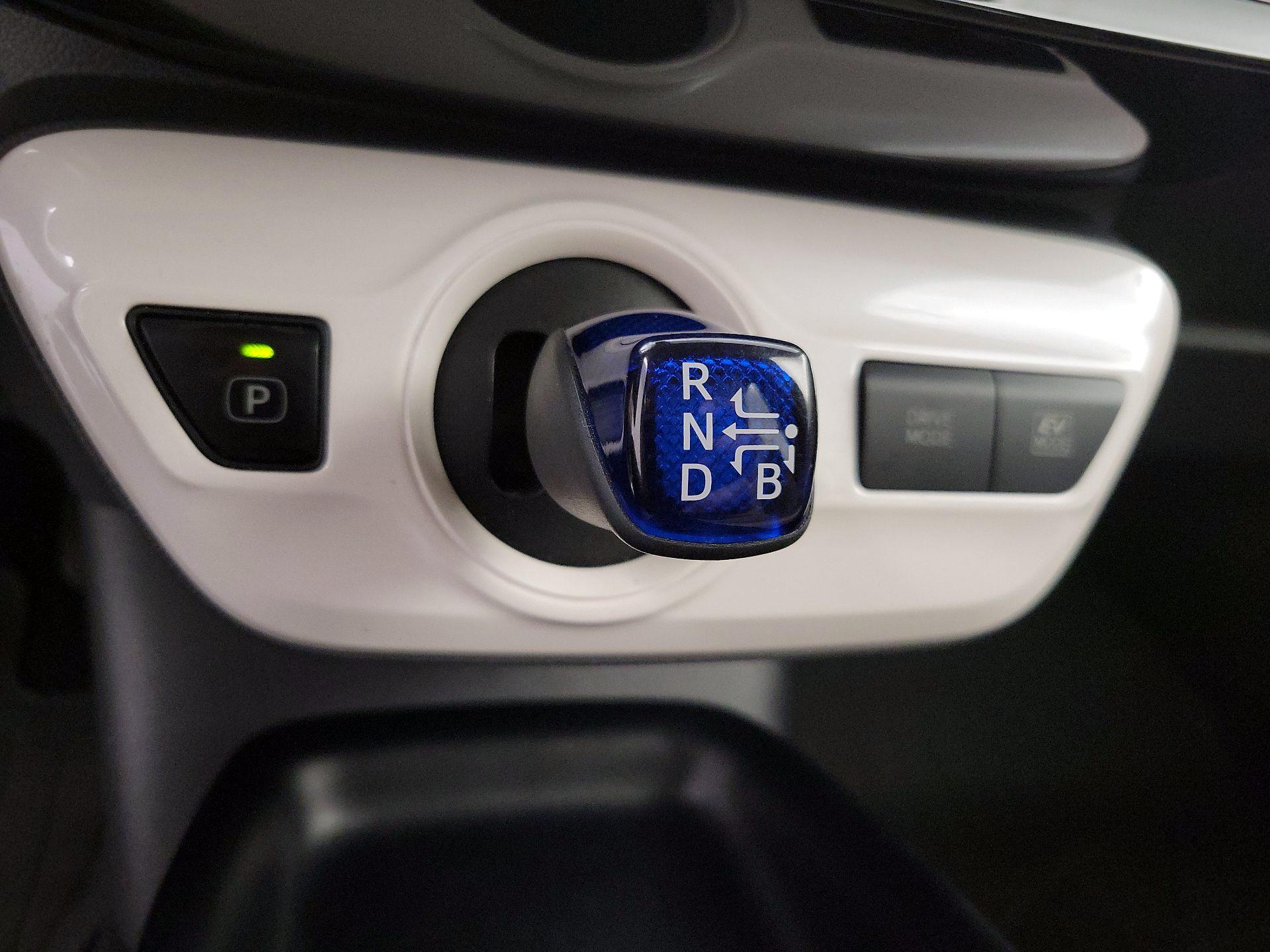 Thumbnail: 2018 Toyota Prius - 17