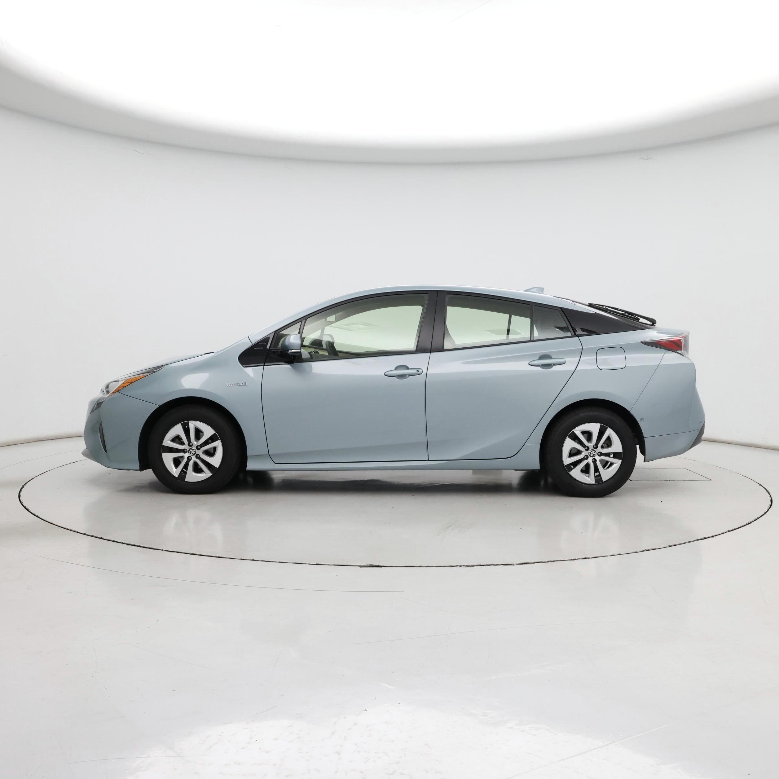 Thumbnail: 2018 Toyota Prius - 3