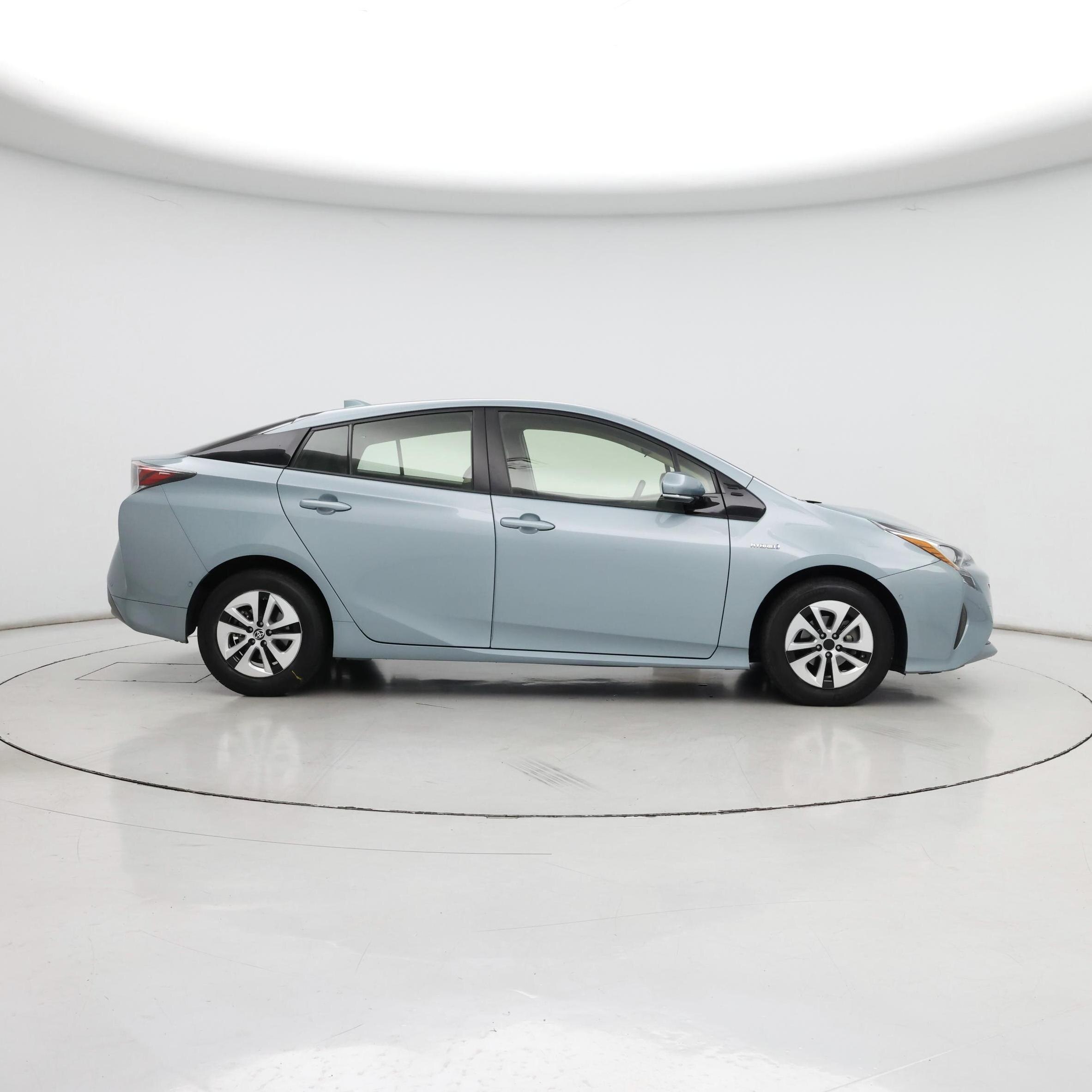 Thumbnail: 2018 Toyota Prius - 7