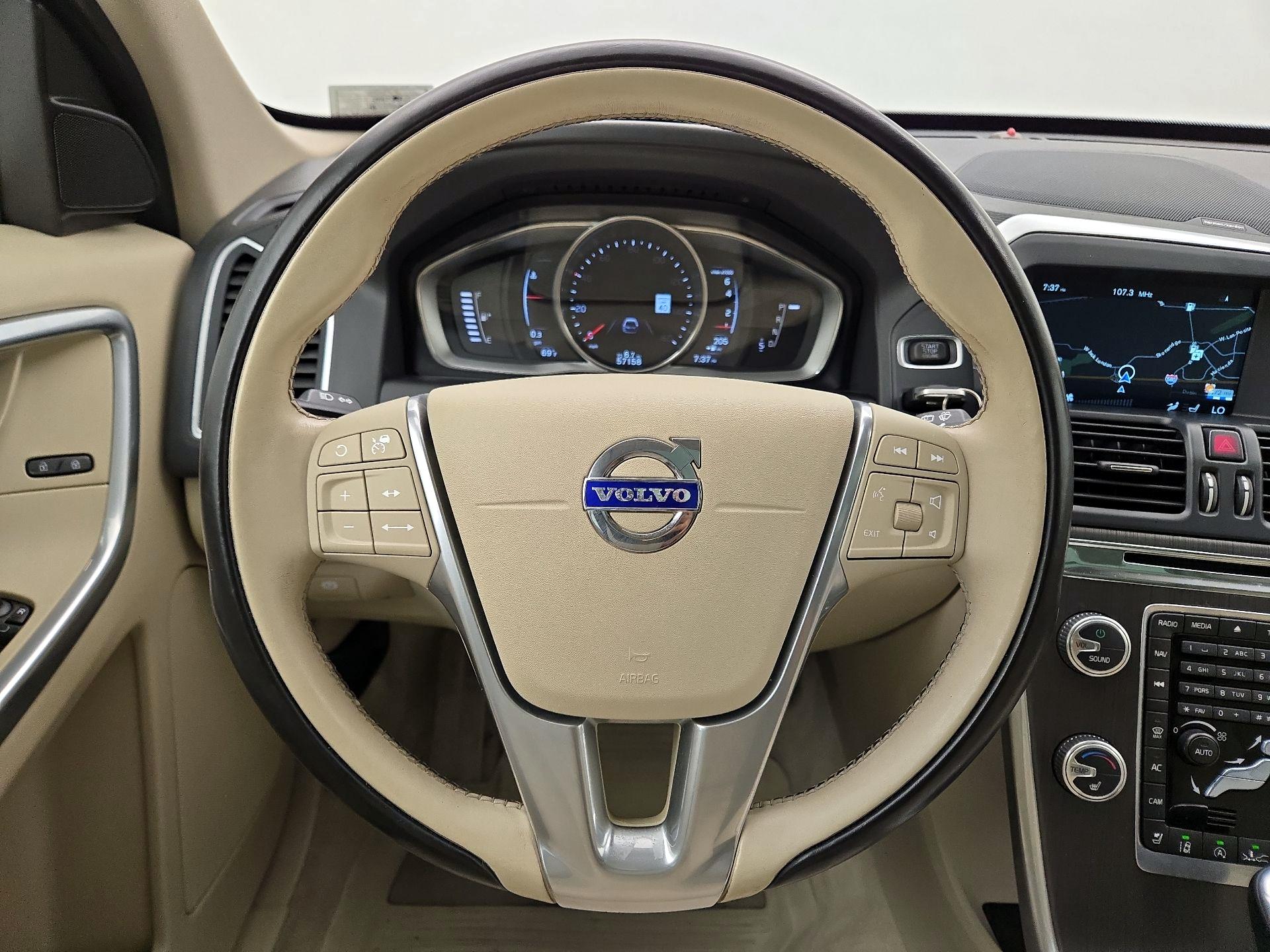 Thumbnail: 2016 Volvo XC60 - 10