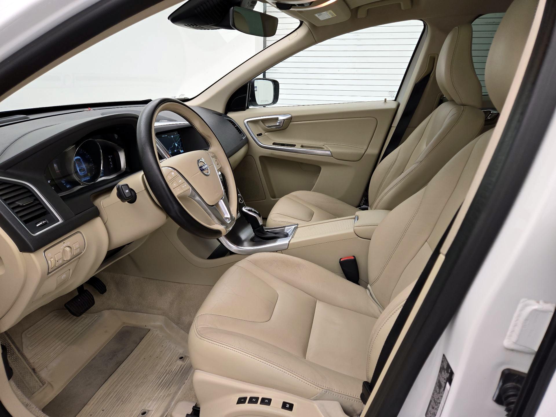 Thumbnail: 2016 Volvo XC60 - 11