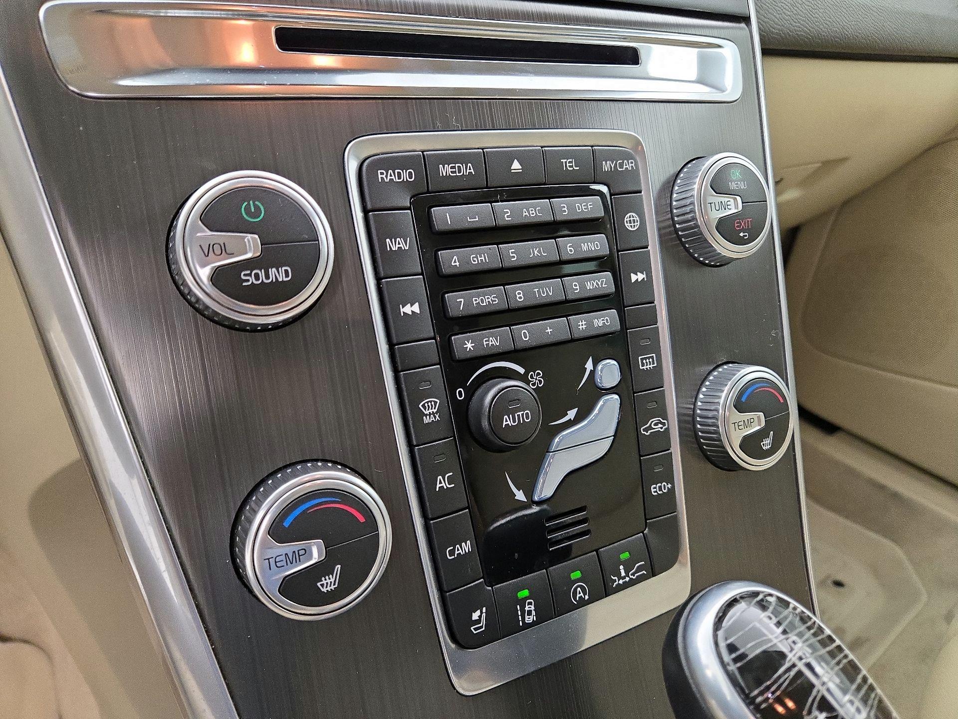 Thumbnail: 2016 Volvo XC60 - 17