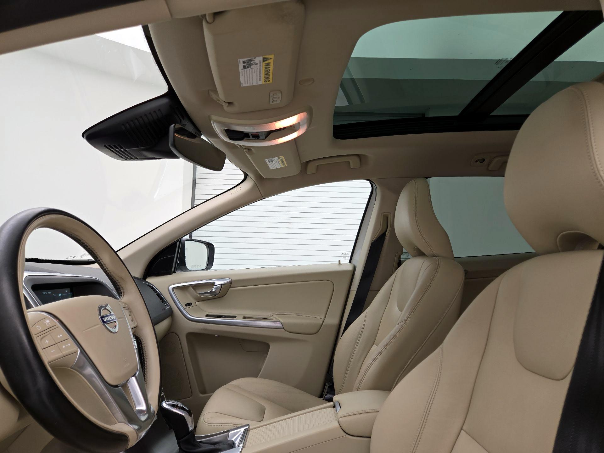 Thumbnail: 2016 Volvo XC60 - 20