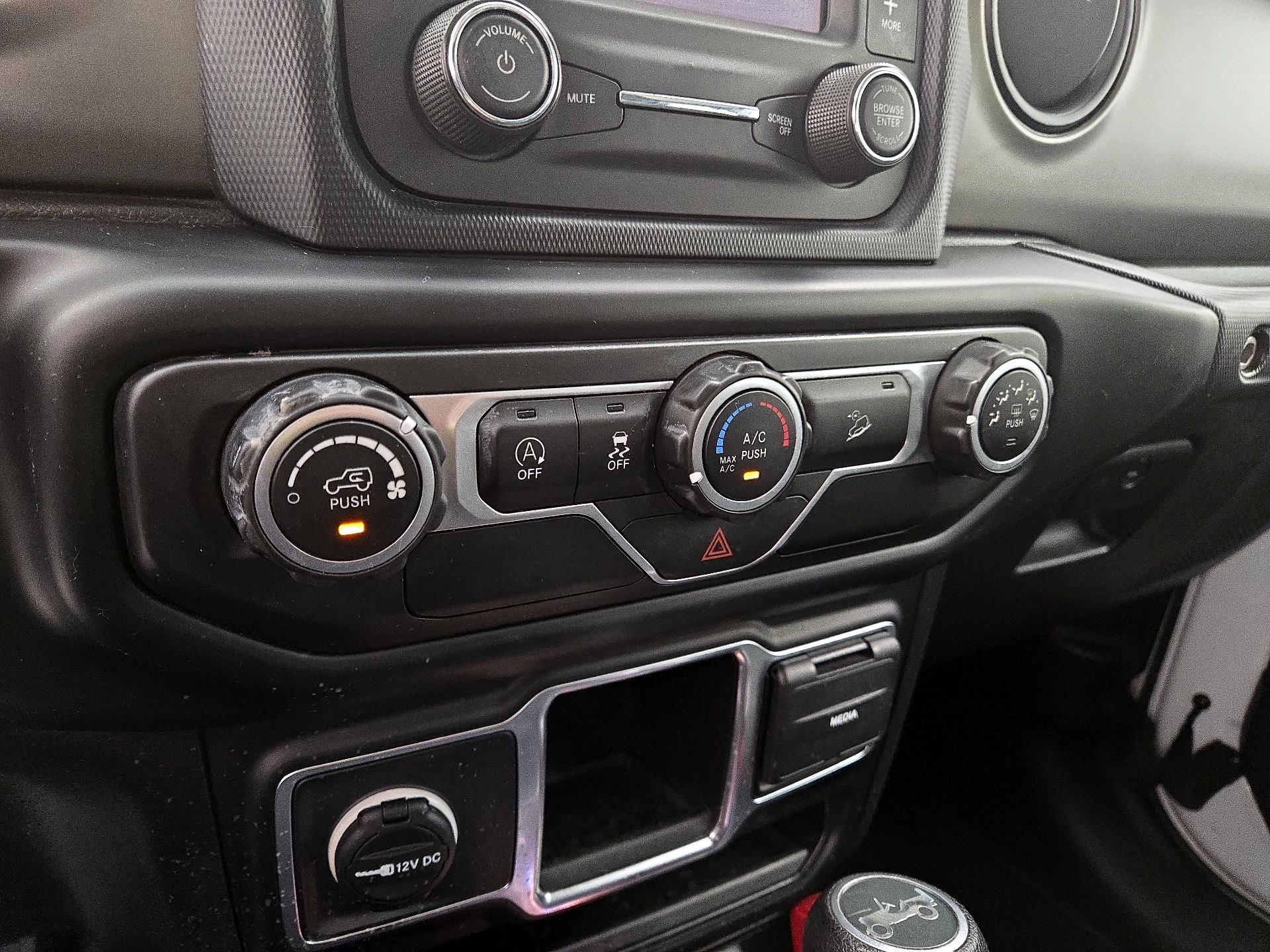 Thumbnail: 2019 Jeep Wrangler - 15