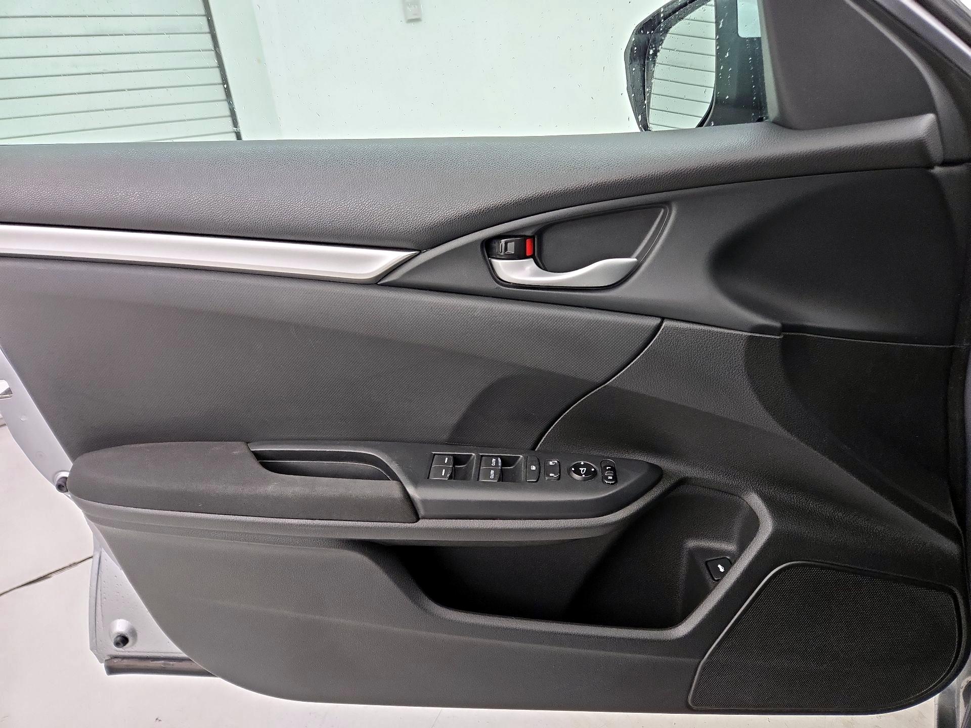 Thumbnail: 2016 Honda Civic - 12