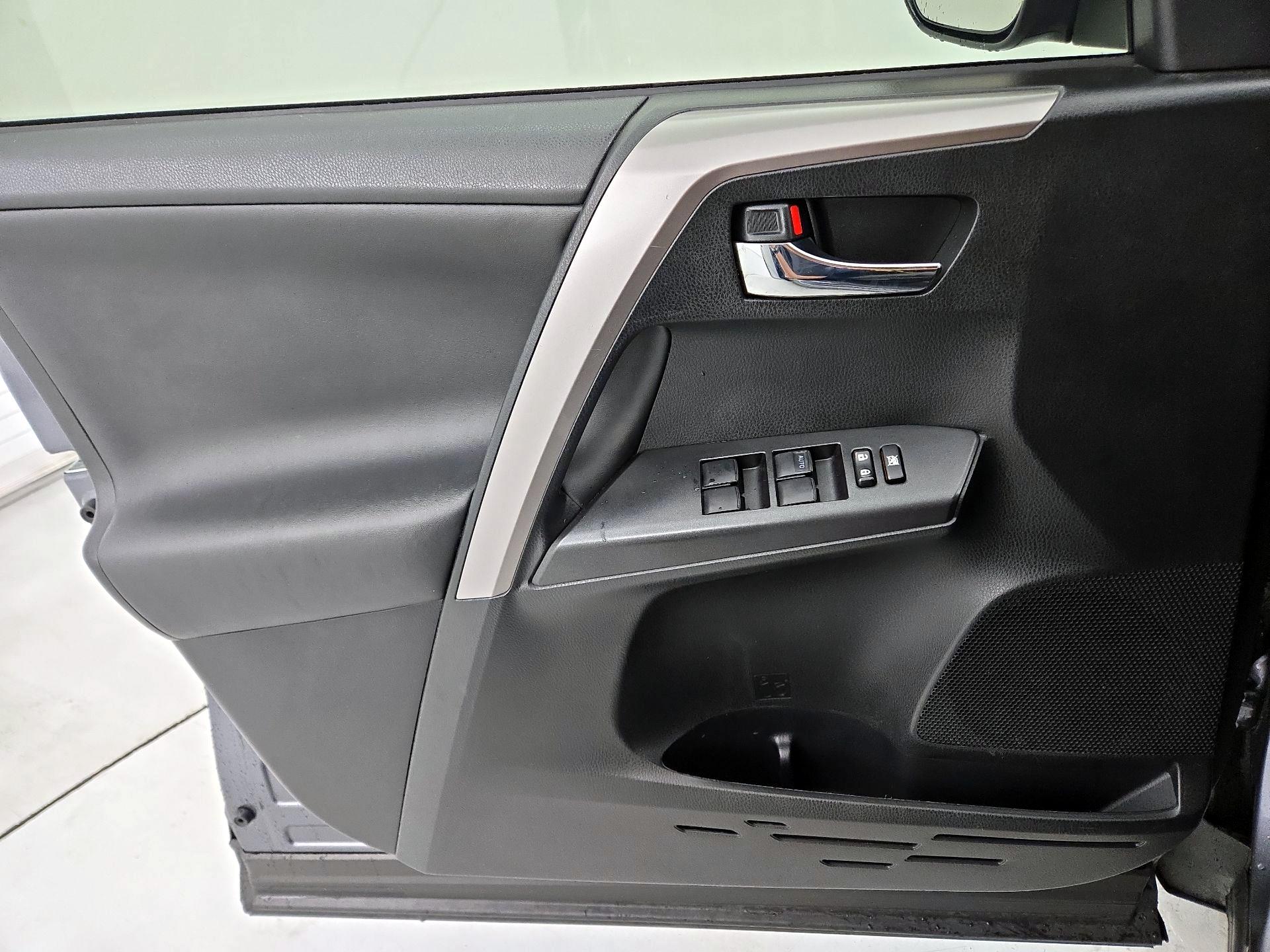 Thumbnail: 2016 Toyota RAV4 - 12