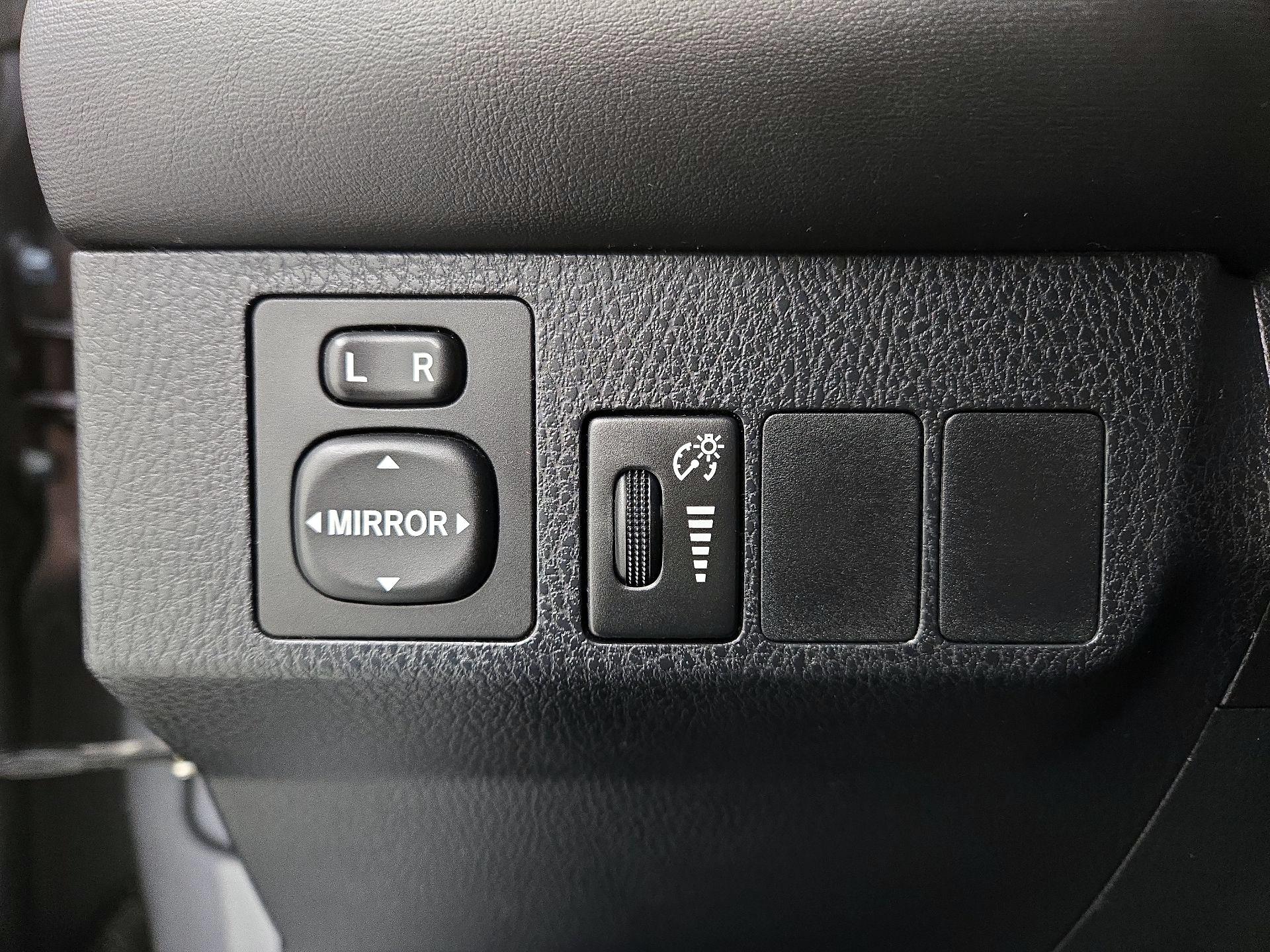Thumbnail: 2016 Toyota RAV4 - 13