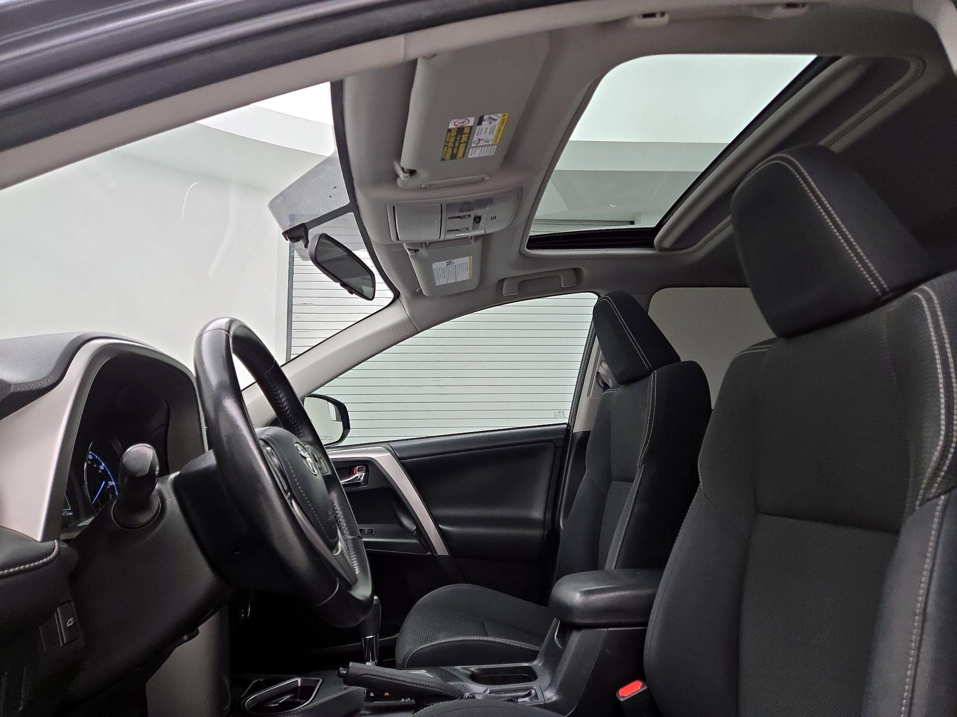 Thumbnail: 2016 Toyota RAV4 - 20