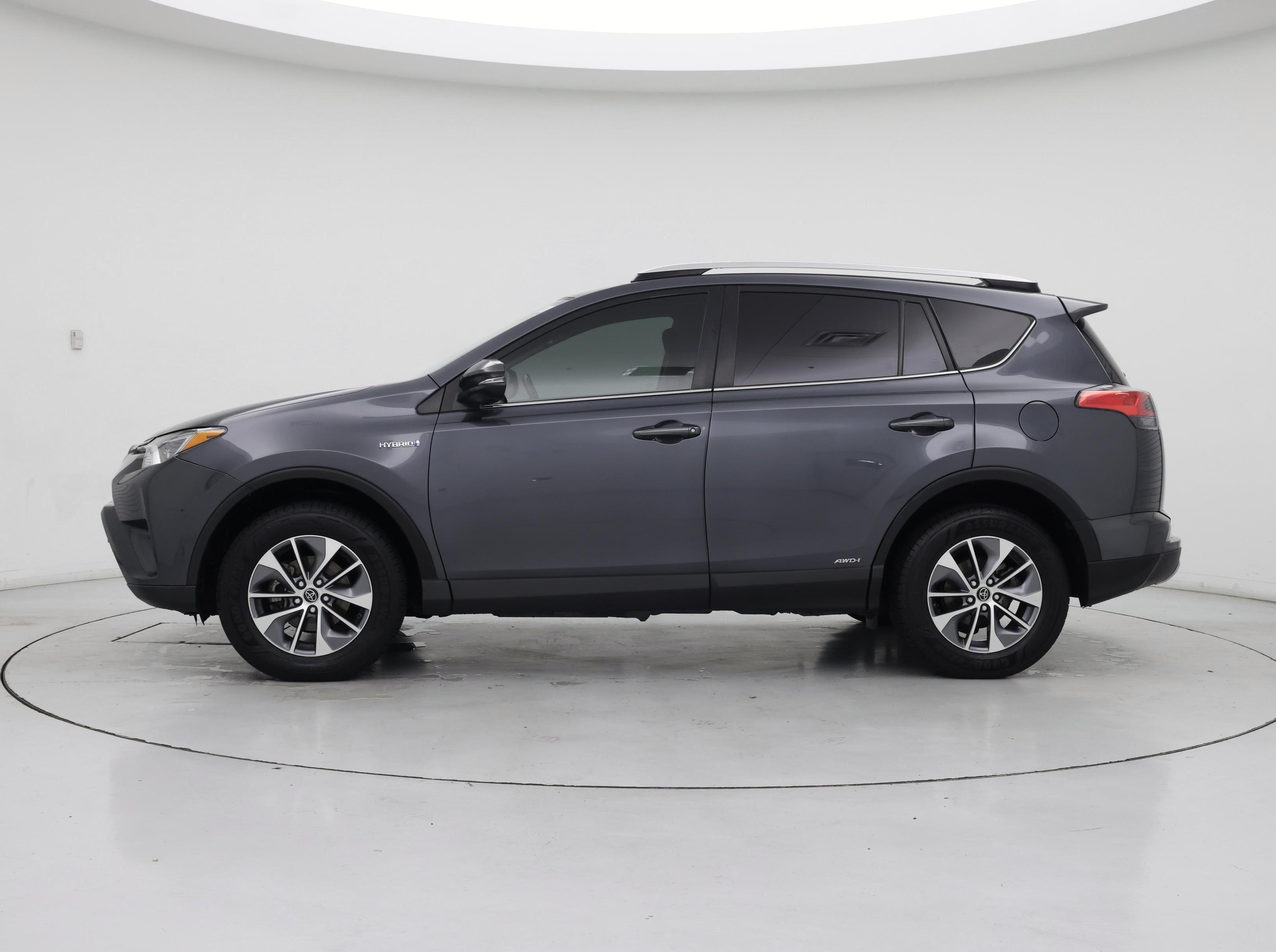 Thumbnail: 2016 Toyota RAV4 - 3