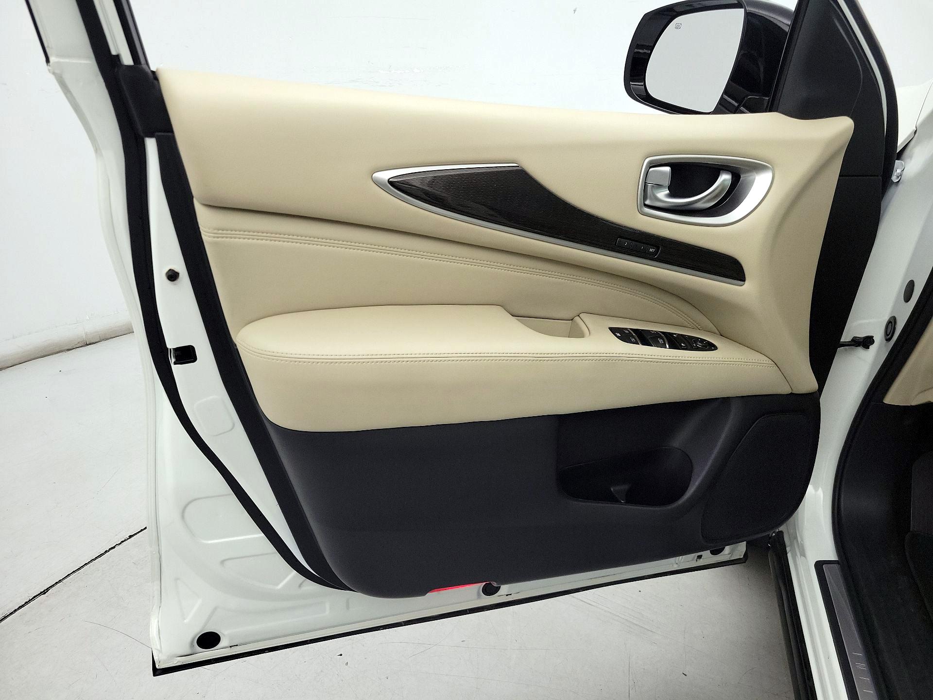 Thumbnail: 2016 INFINITI QX60 - 12