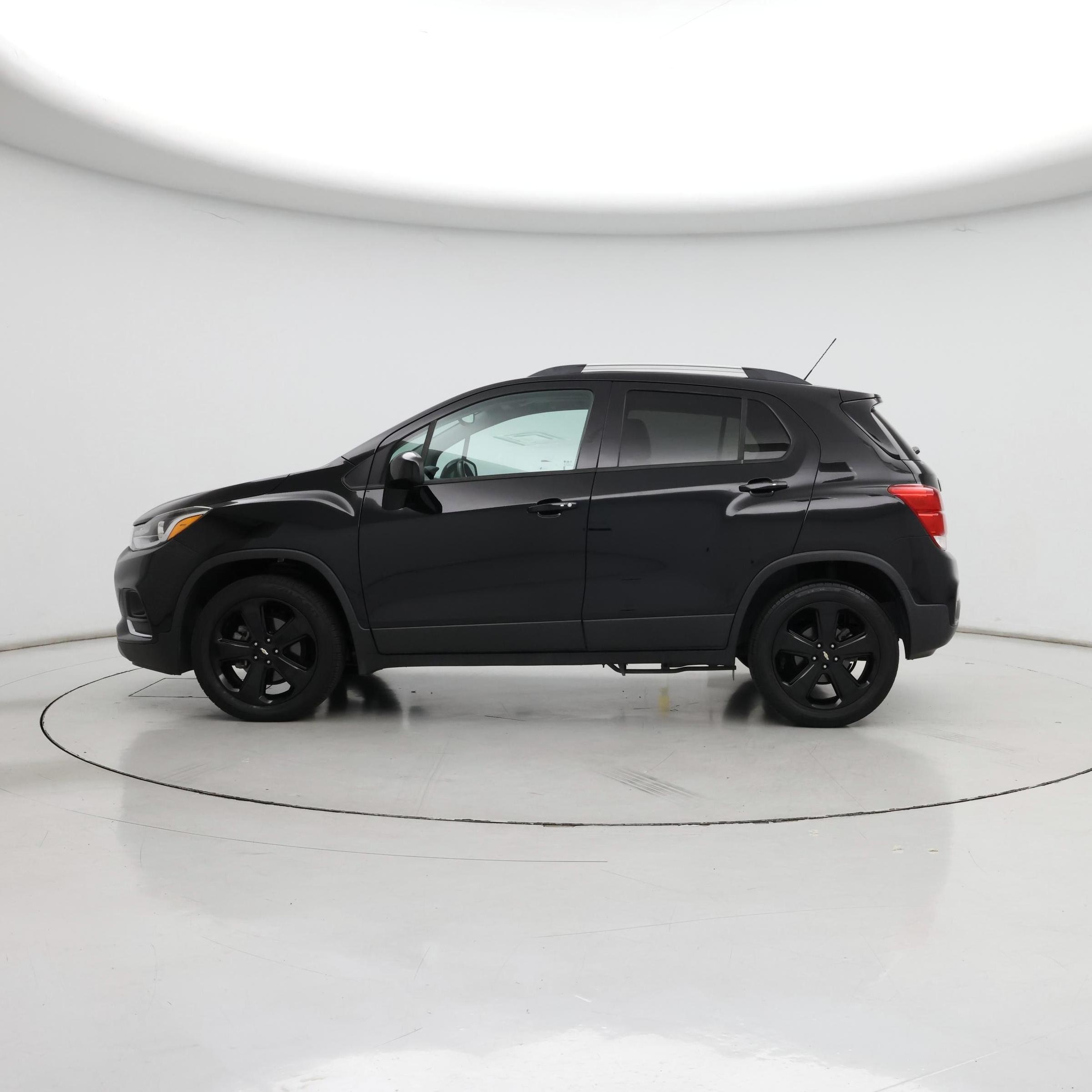Thumbnail: 2018 Chevrolet Trax - 3