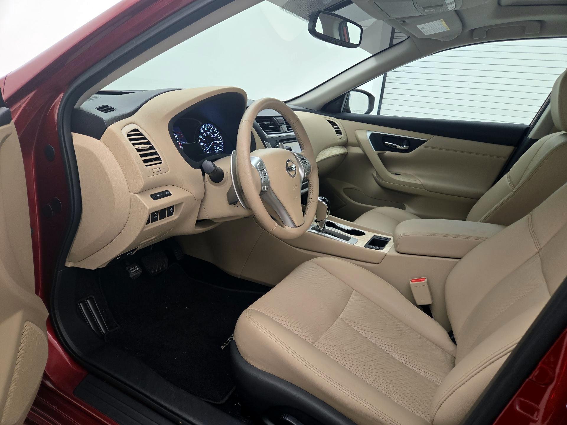 Thumbnail: 2016 Nissan Altima - 11
