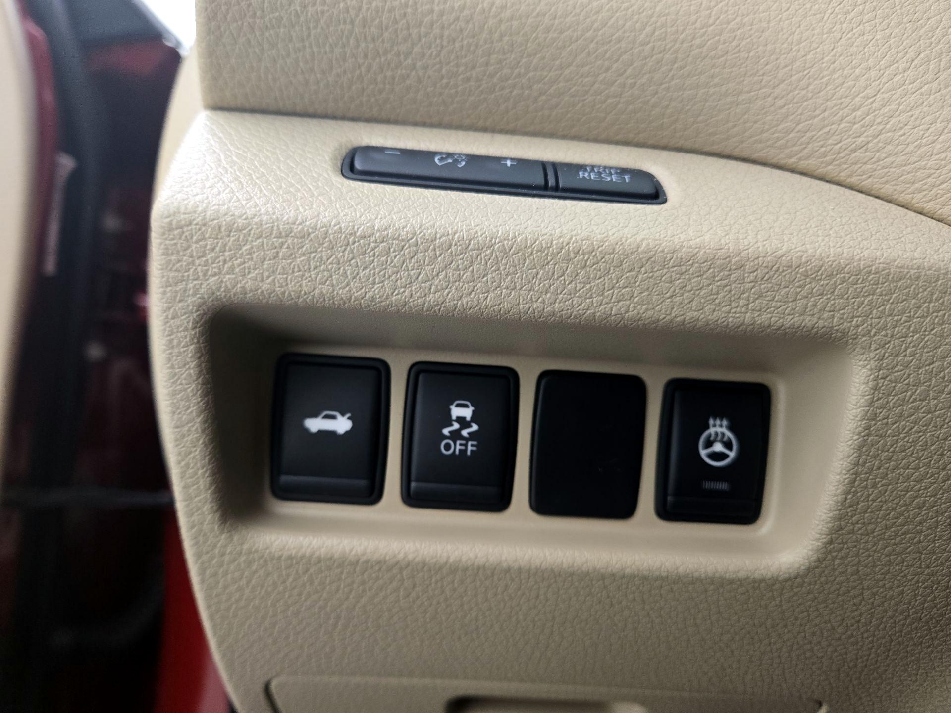 Thumbnail: 2016 Nissan Altima - 13