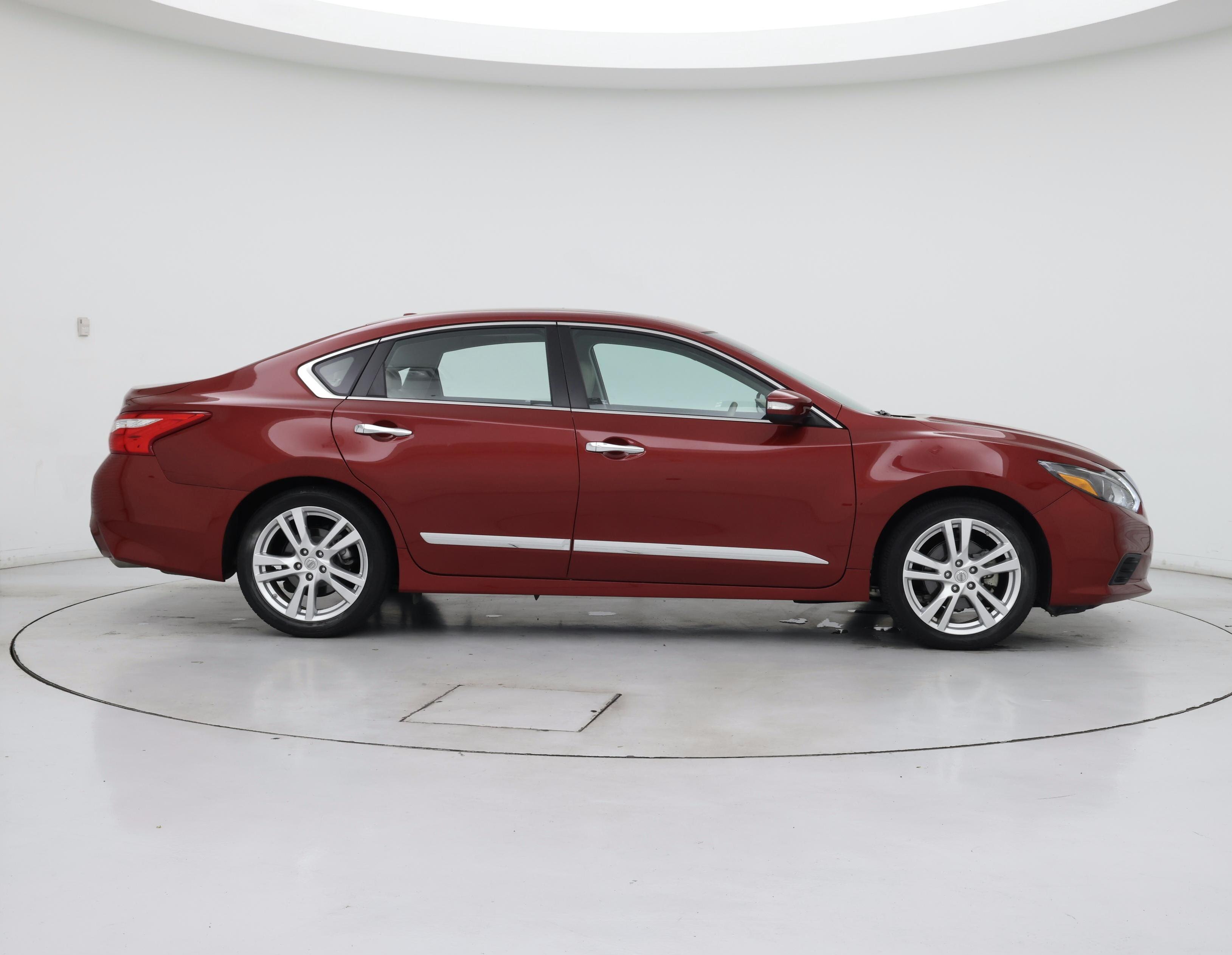 Thumbnail: 2016 Nissan Altima - 7