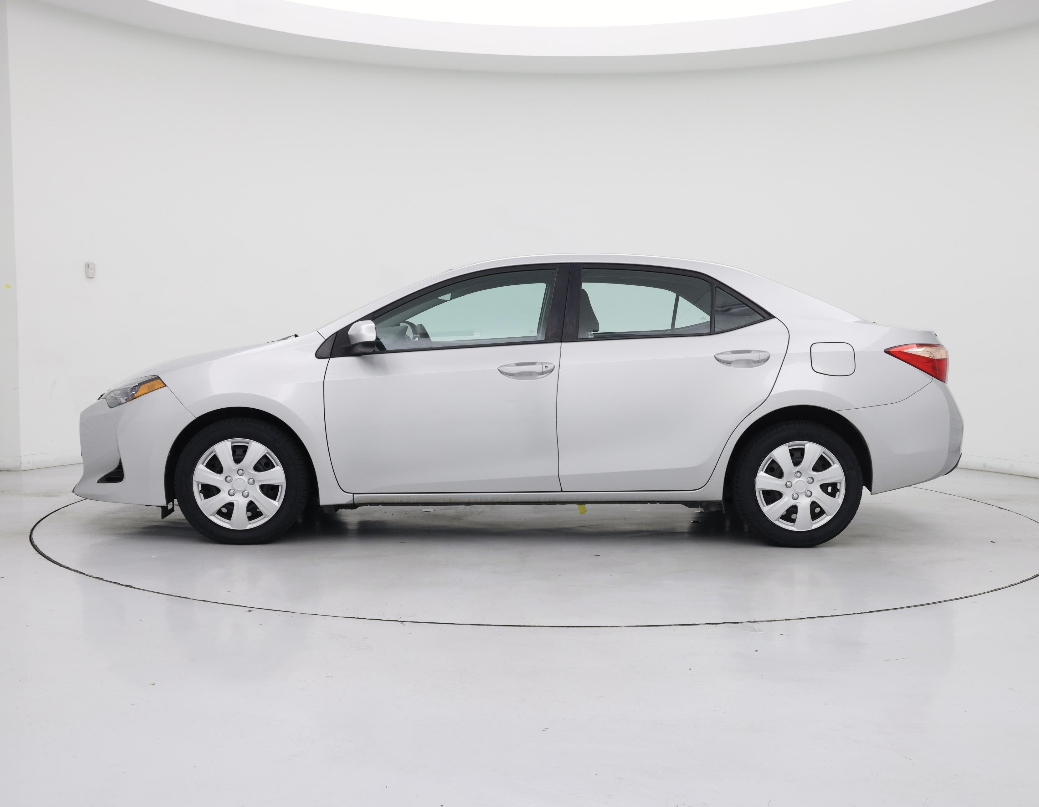Thumbnail: 2018 Toyota Corolla - 3