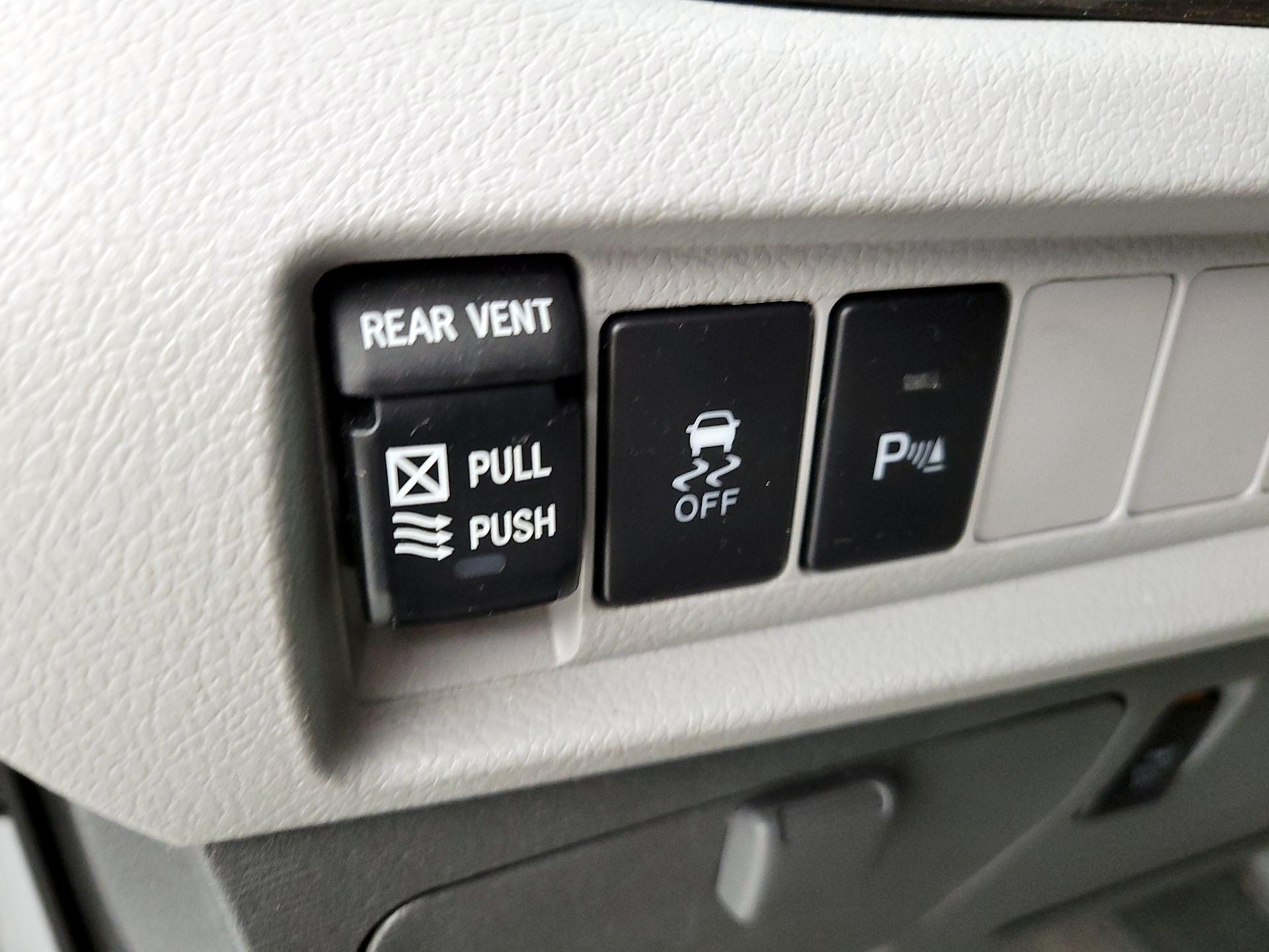 Thumbnail: 2020 Toyota Sienna - 13