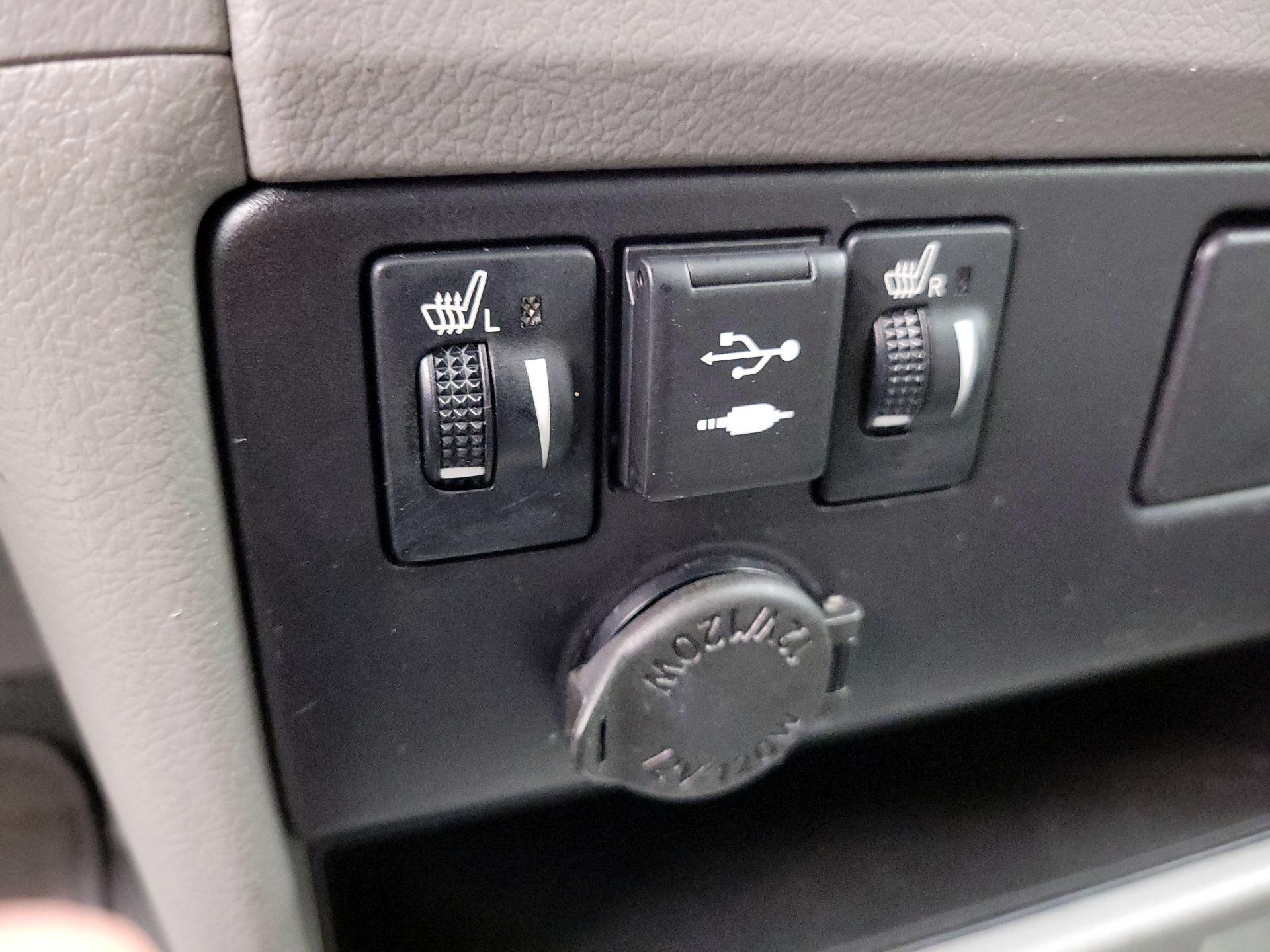 Thumbnail: 2020 Toyota Sienna - 18