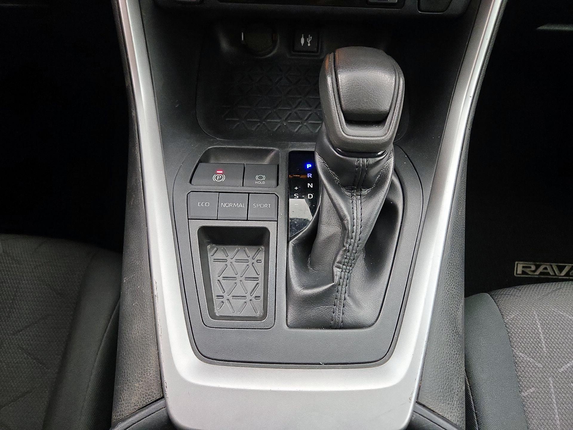 Thumbnail: 2019 Toyota RAV4 - 17