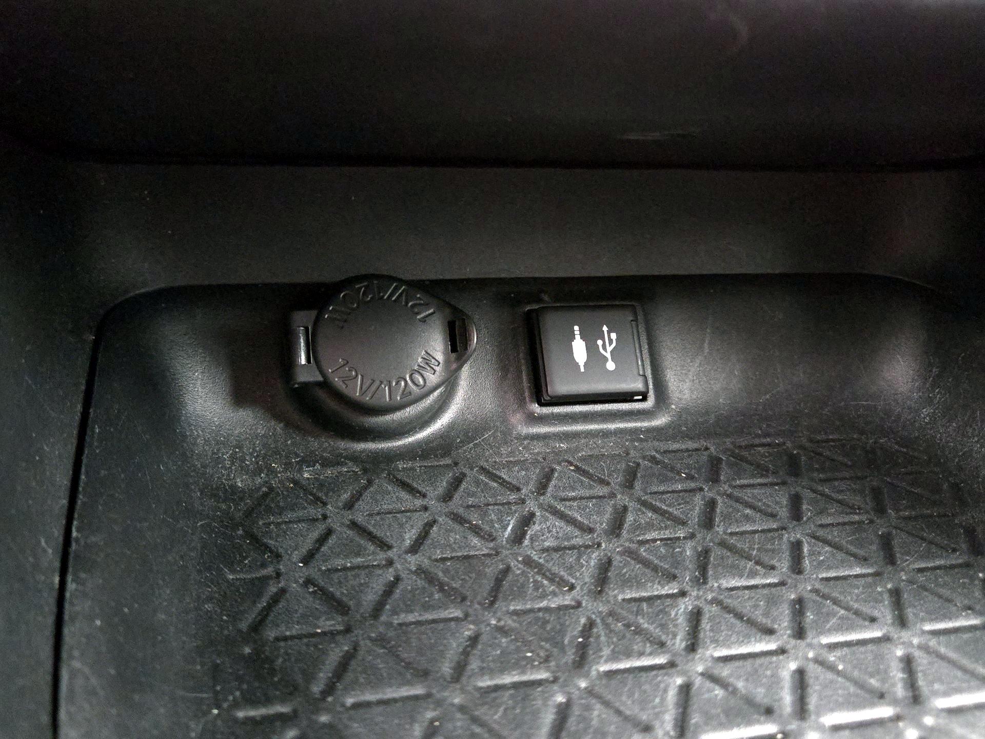 Thumbnail: 2019 Toyota RAV4 - 18