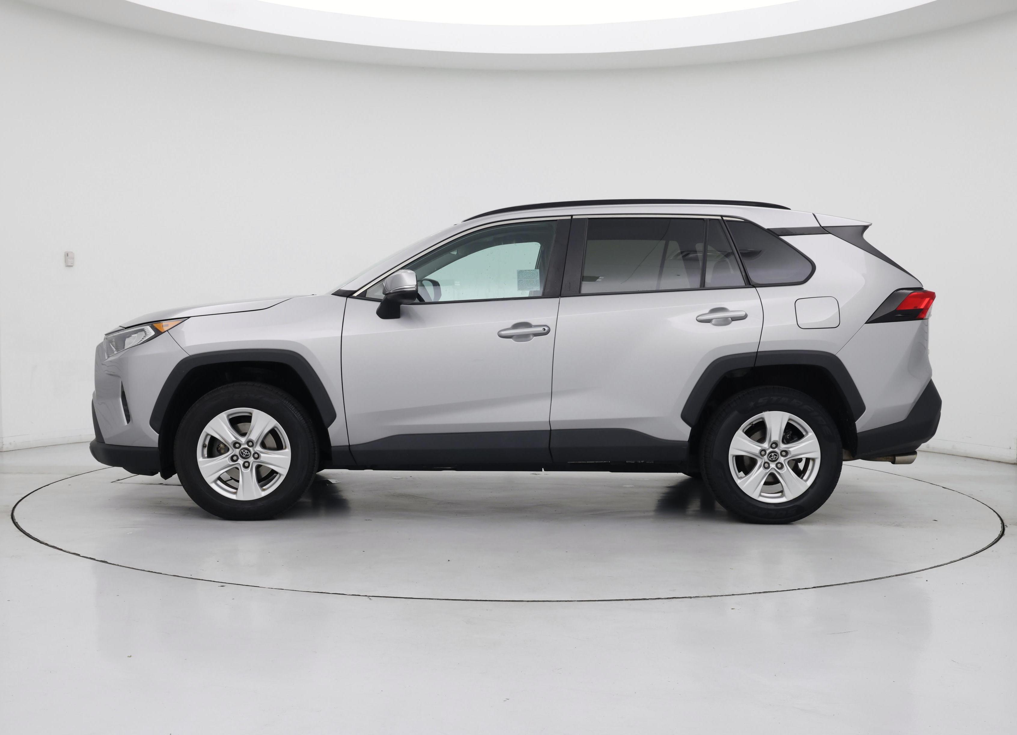 Thumbnail: 2019 Toyota RAV4 - 3