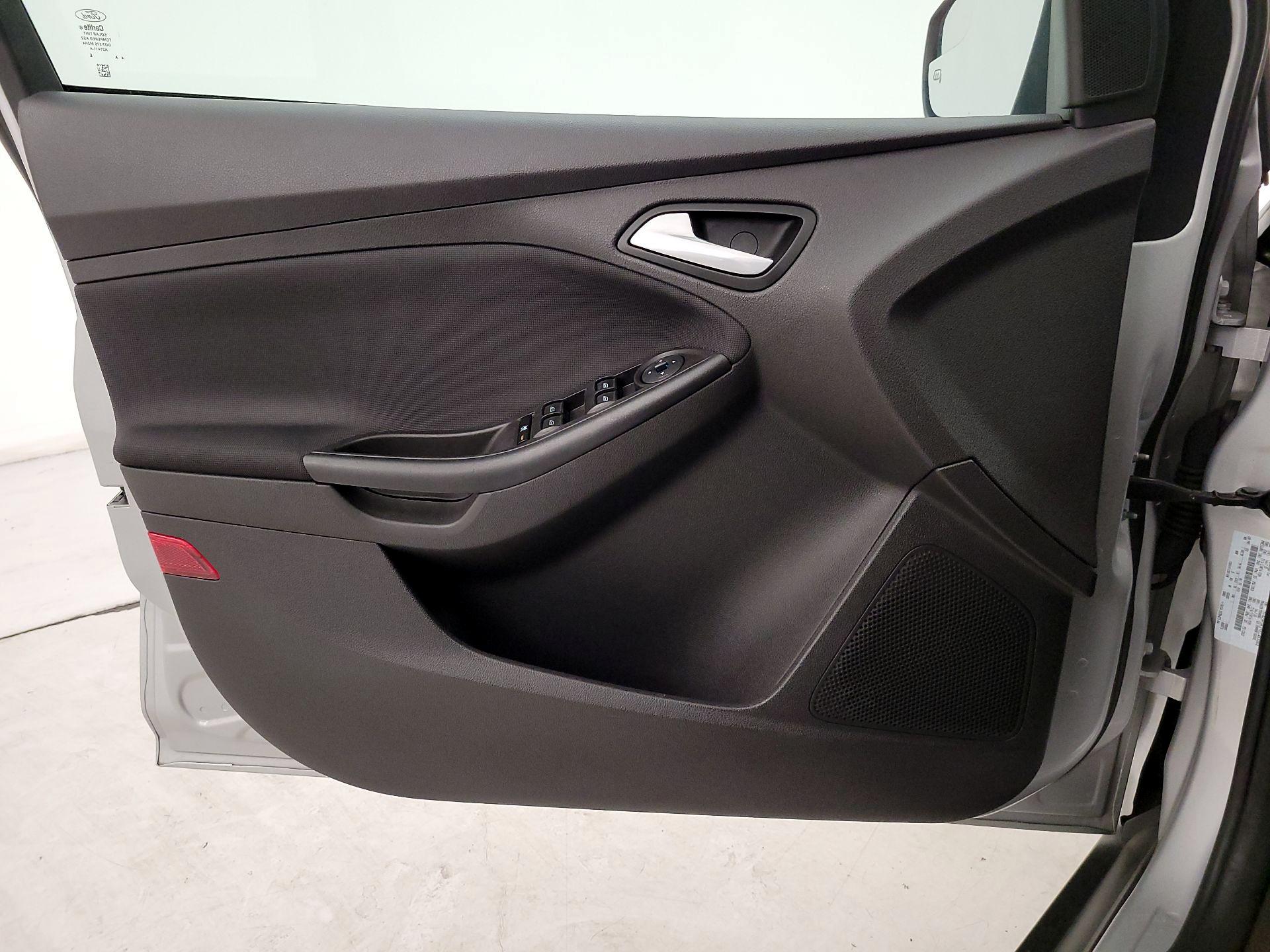 Thumbnail: 2014 Ford Focus - 12