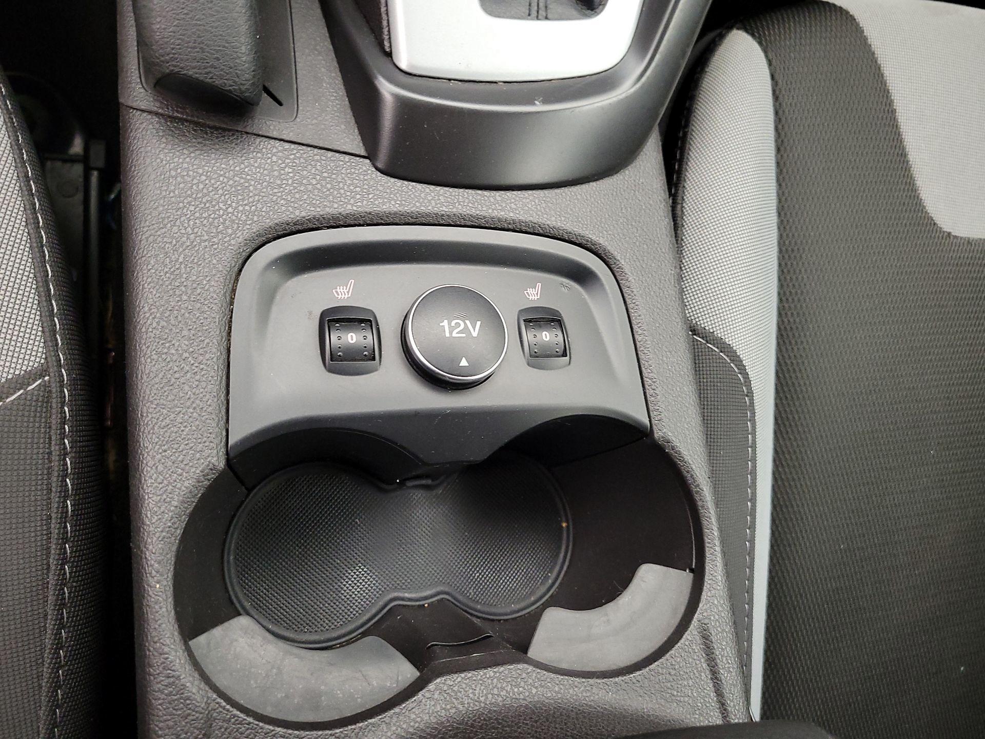 Thumbnail: 2014 Ford Focus - 17
