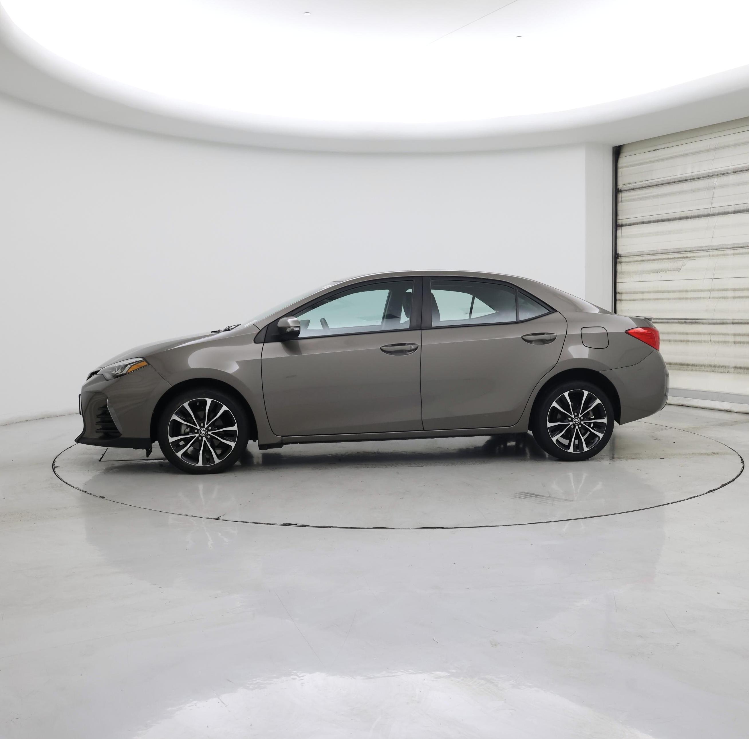 Thumbnail: 2018 Toyota Corolla - 3