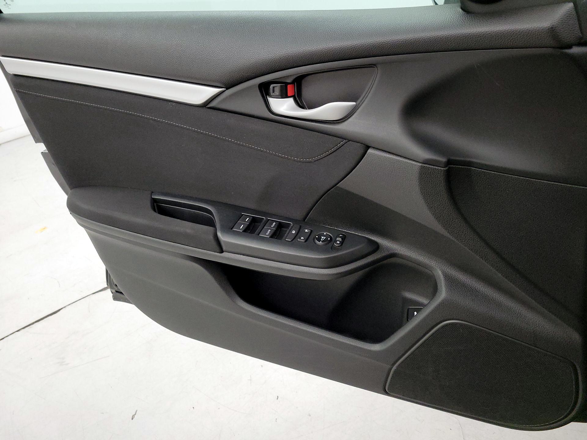 Thumbnail: 2016 Honda Civic - 12