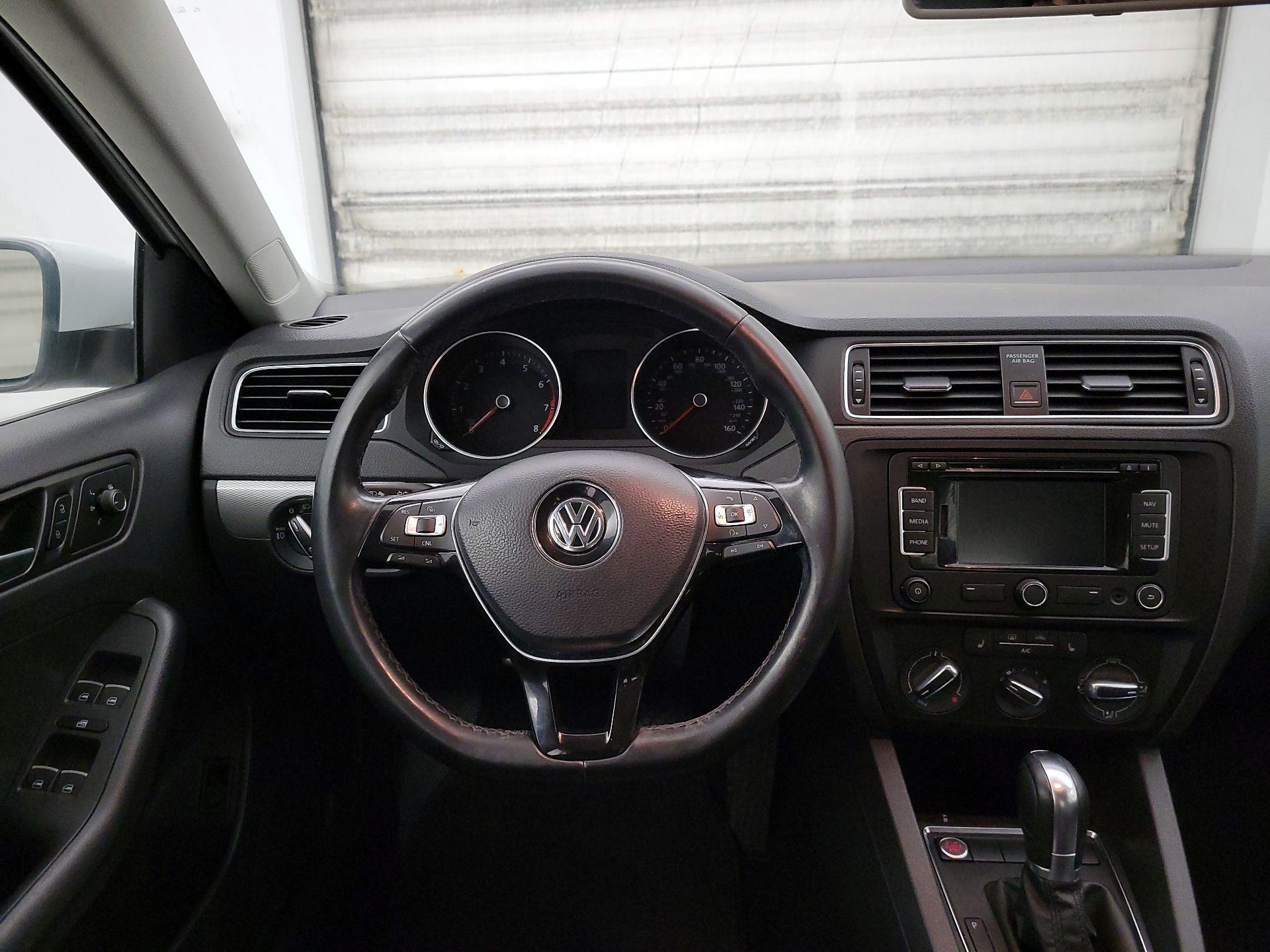 Thumbnail: 2015 Volkswagen Jetta - 10