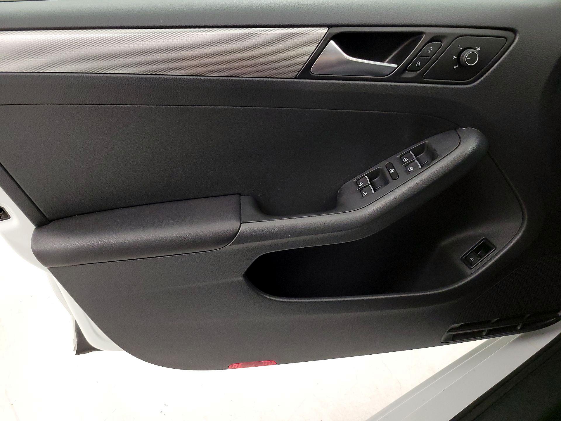 Thumbnail: 2015 Volkswagen Jetta - 12