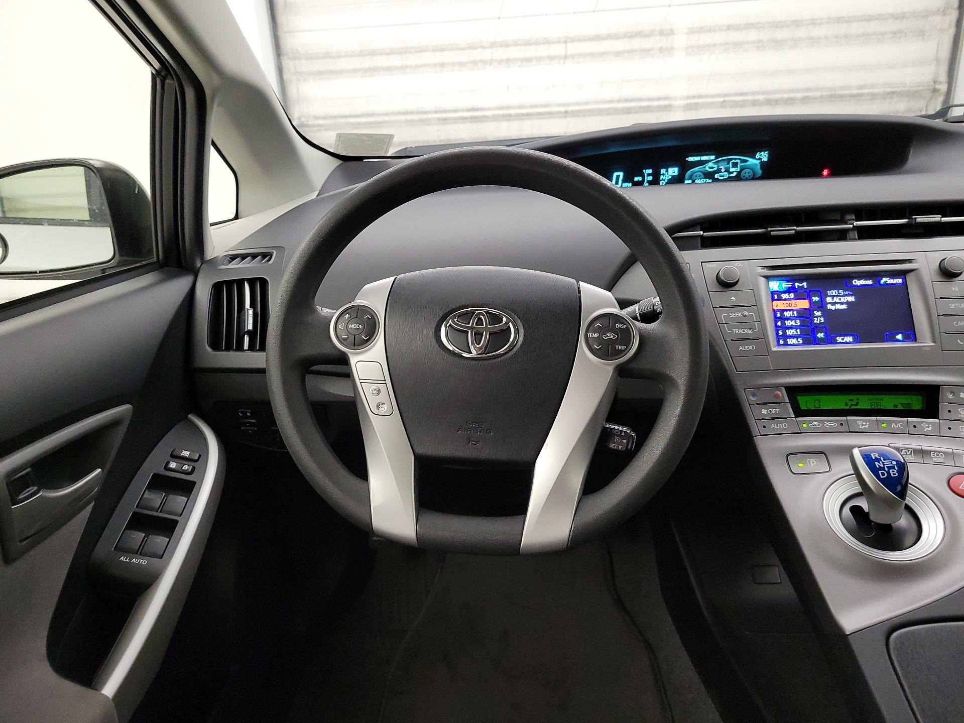 Thumbnail: 2015 Toyota Prius - 10