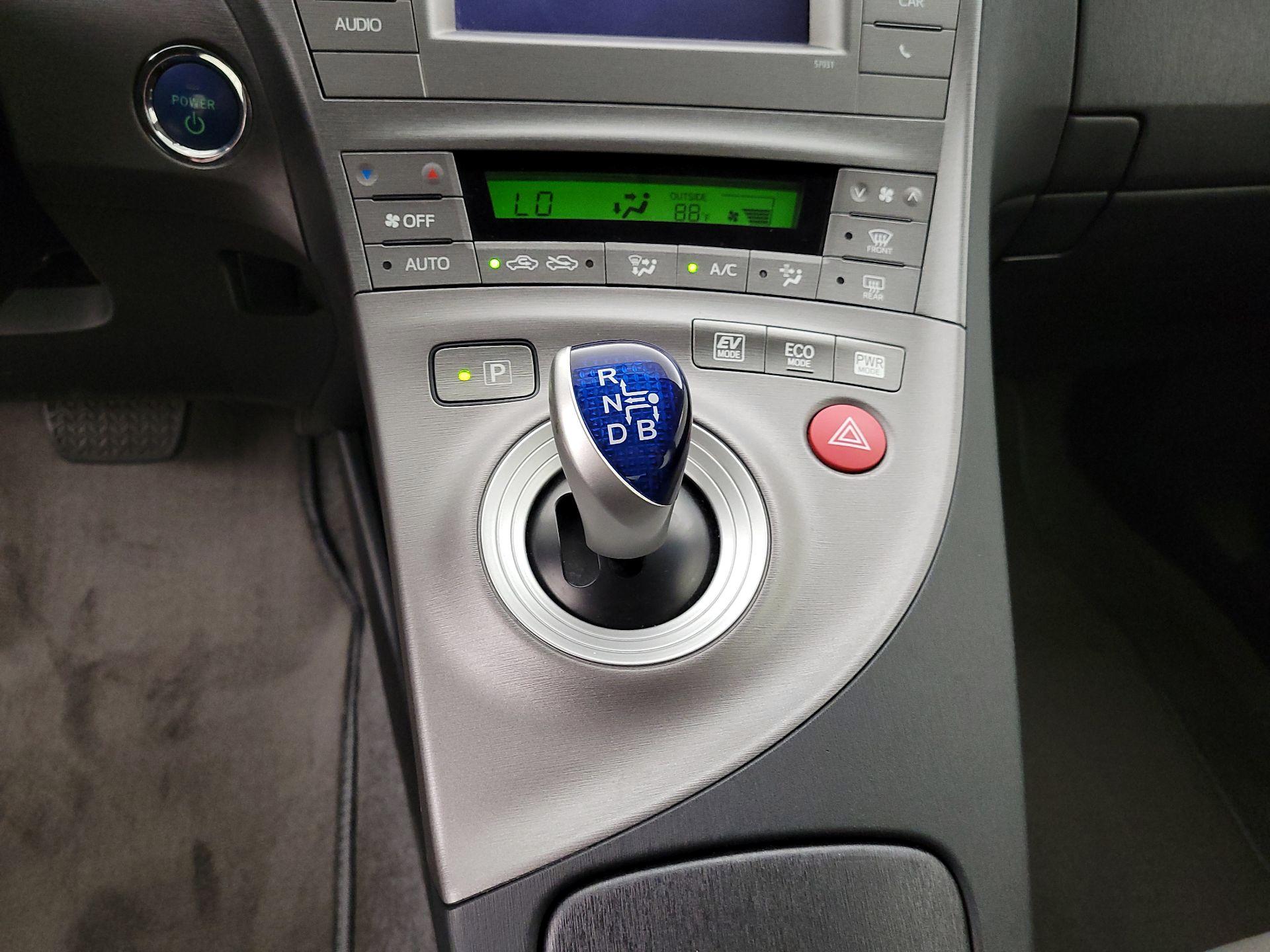 Thumbnail: 2015 Toyota Prius - 16