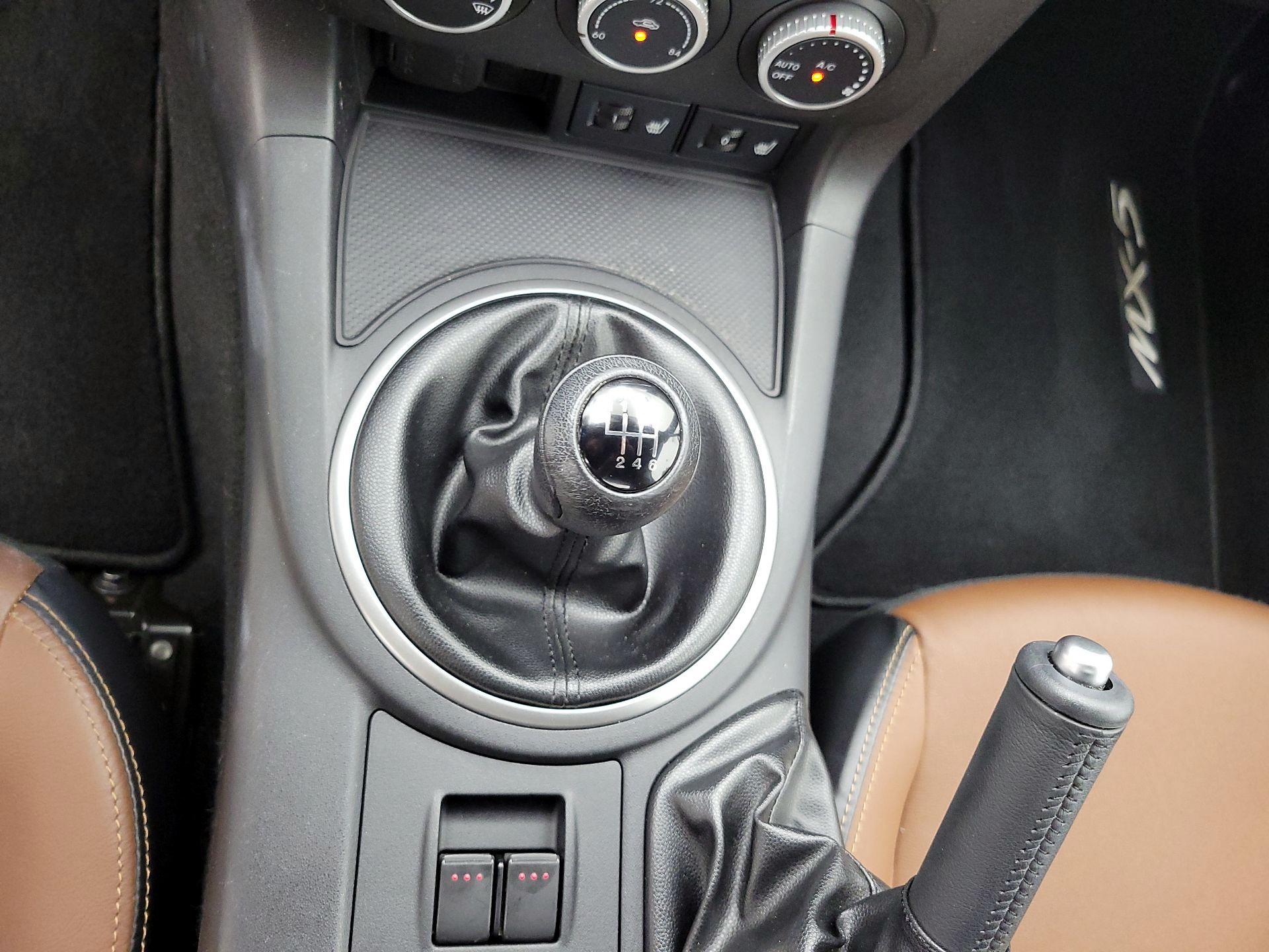 Thumbnail: 2015 Mazda MX-5 Miata - 16