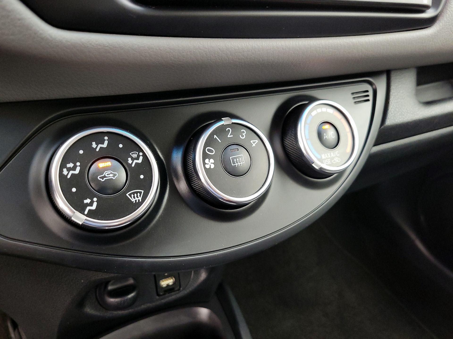 Thumbnail: 2016 Toyota Yaris - 15