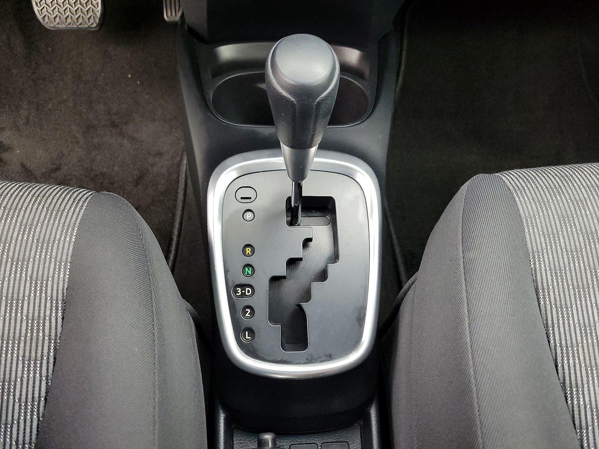 Thumbnail: 2016 Toyota Yaris - 16