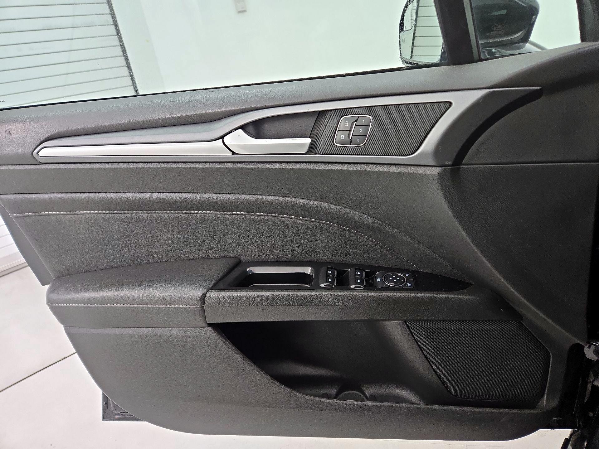 Thumbnail: 2013 Ford Fusion - 12