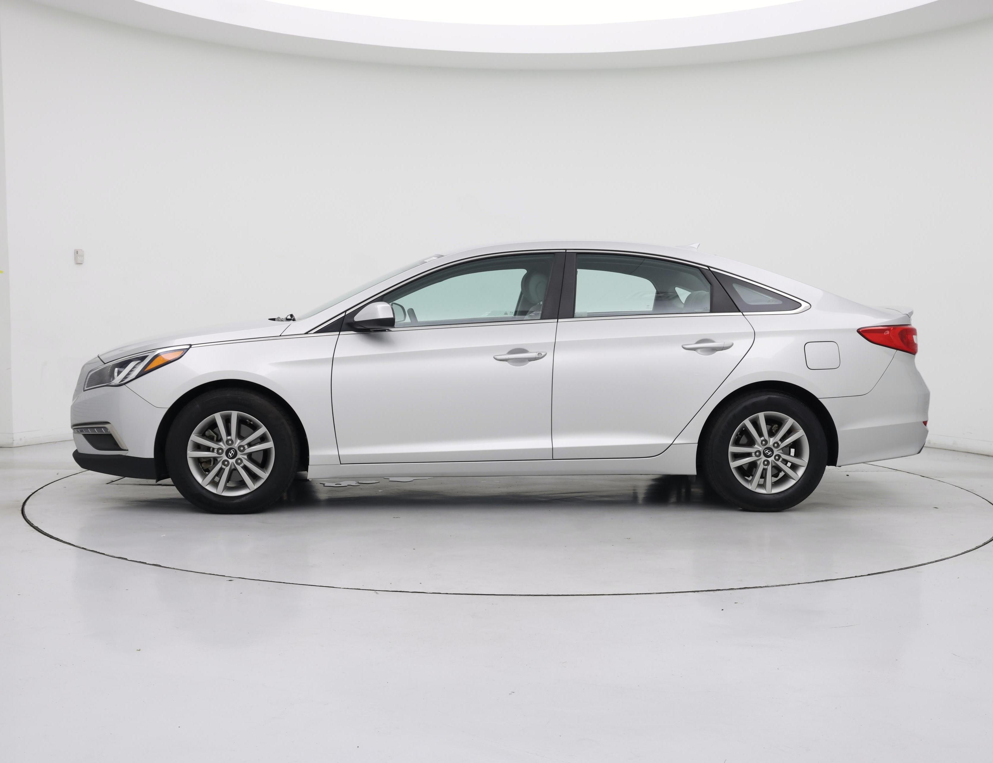 Thumbnail: 2015 Hyundai Sonata - 3