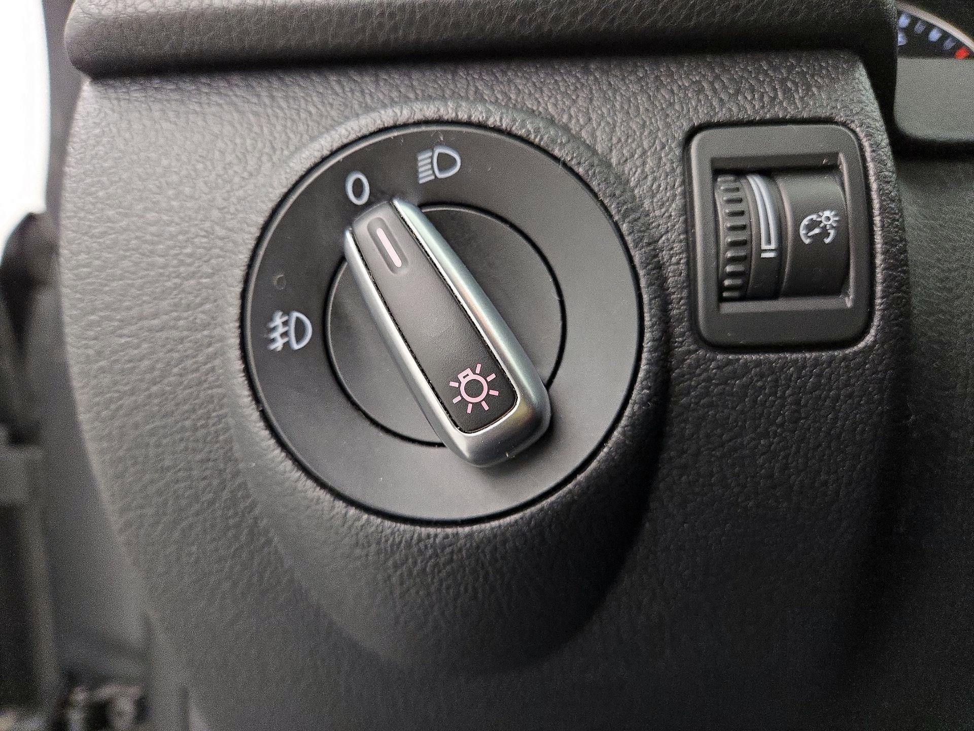 Thumbnail: 2014 Volkswagen Tiguan - 13