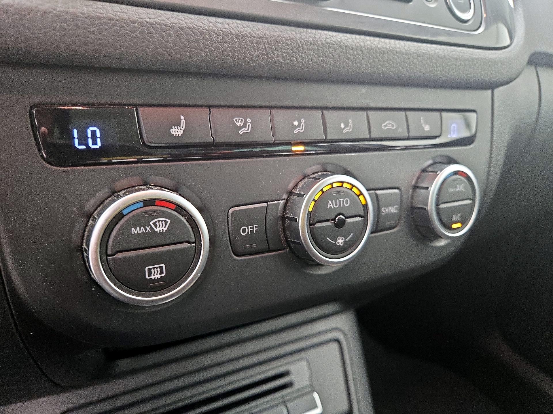 Thumbnail: 2014 Volkswagen Tiguan - 16
