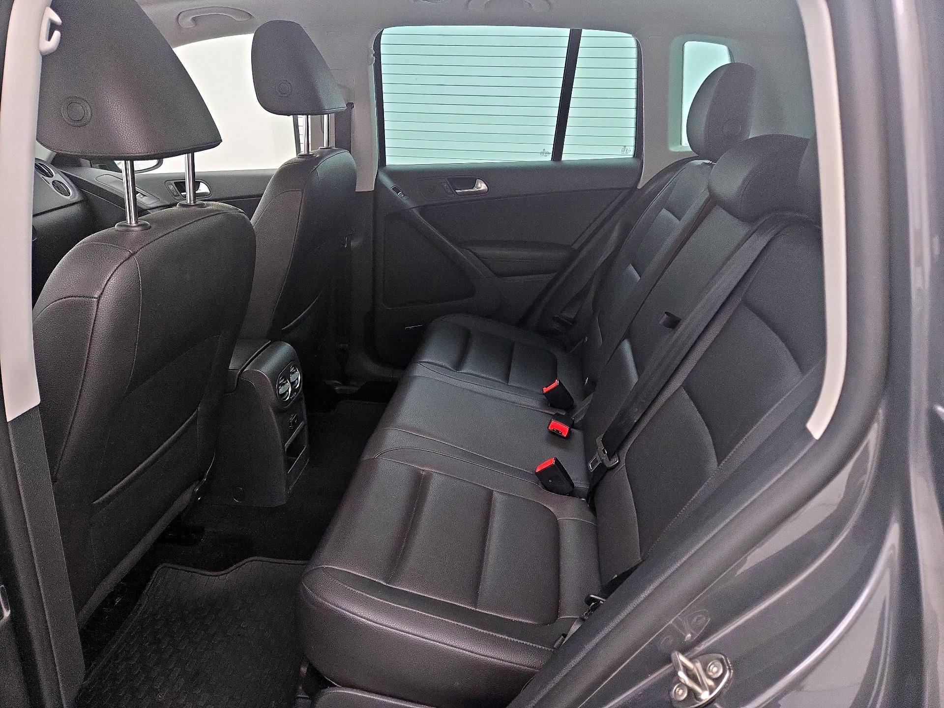 Thumbnail: 2014 Volkswagen Tiguan - 18