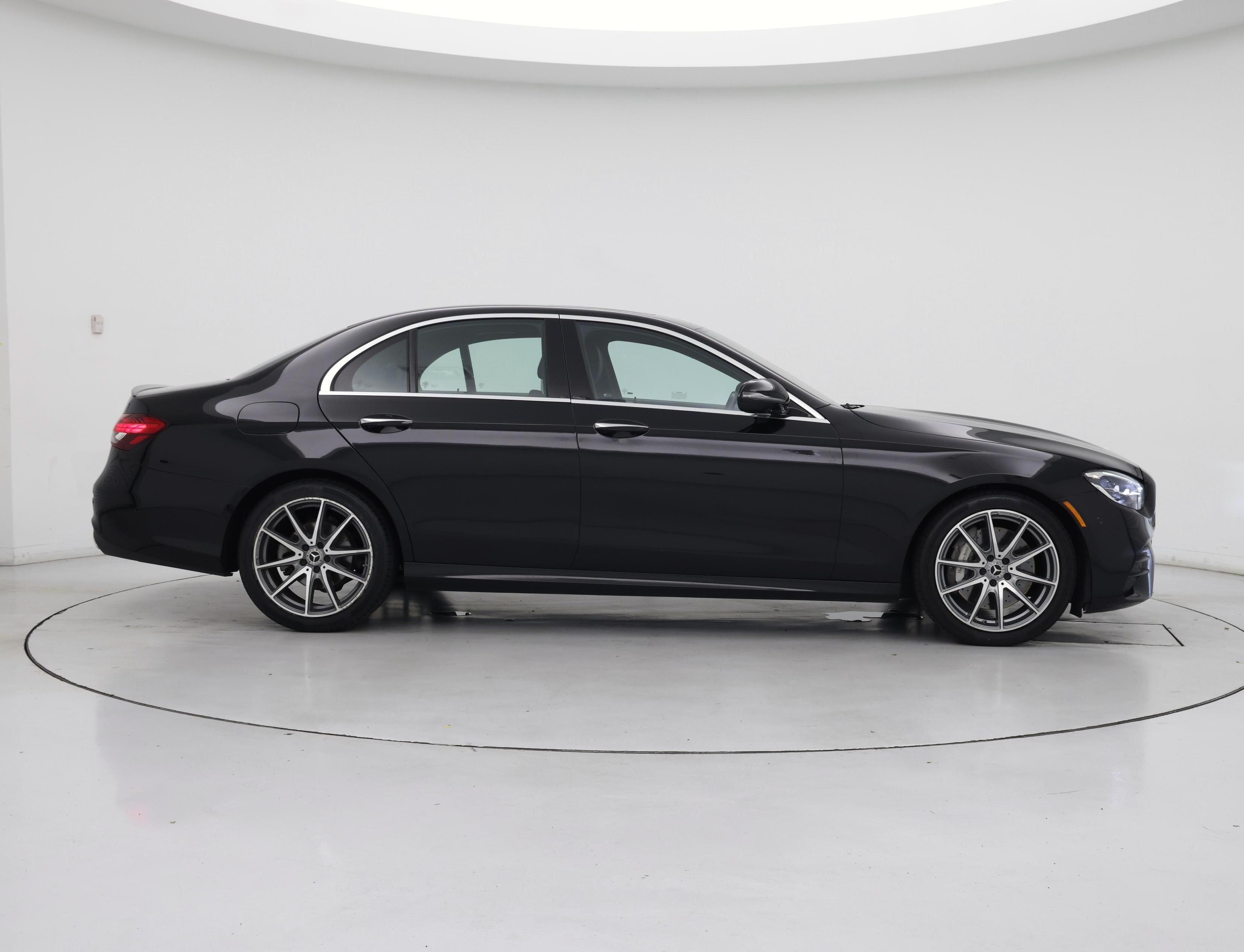 Thumbnail: 2022 Mercedes-Benz E-Class - 7