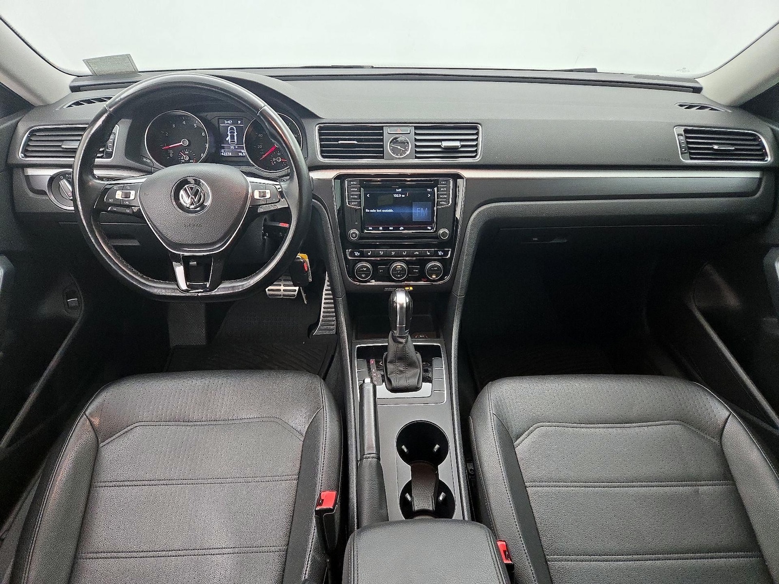 Image of 2017 Volkswagen Passat R-Line