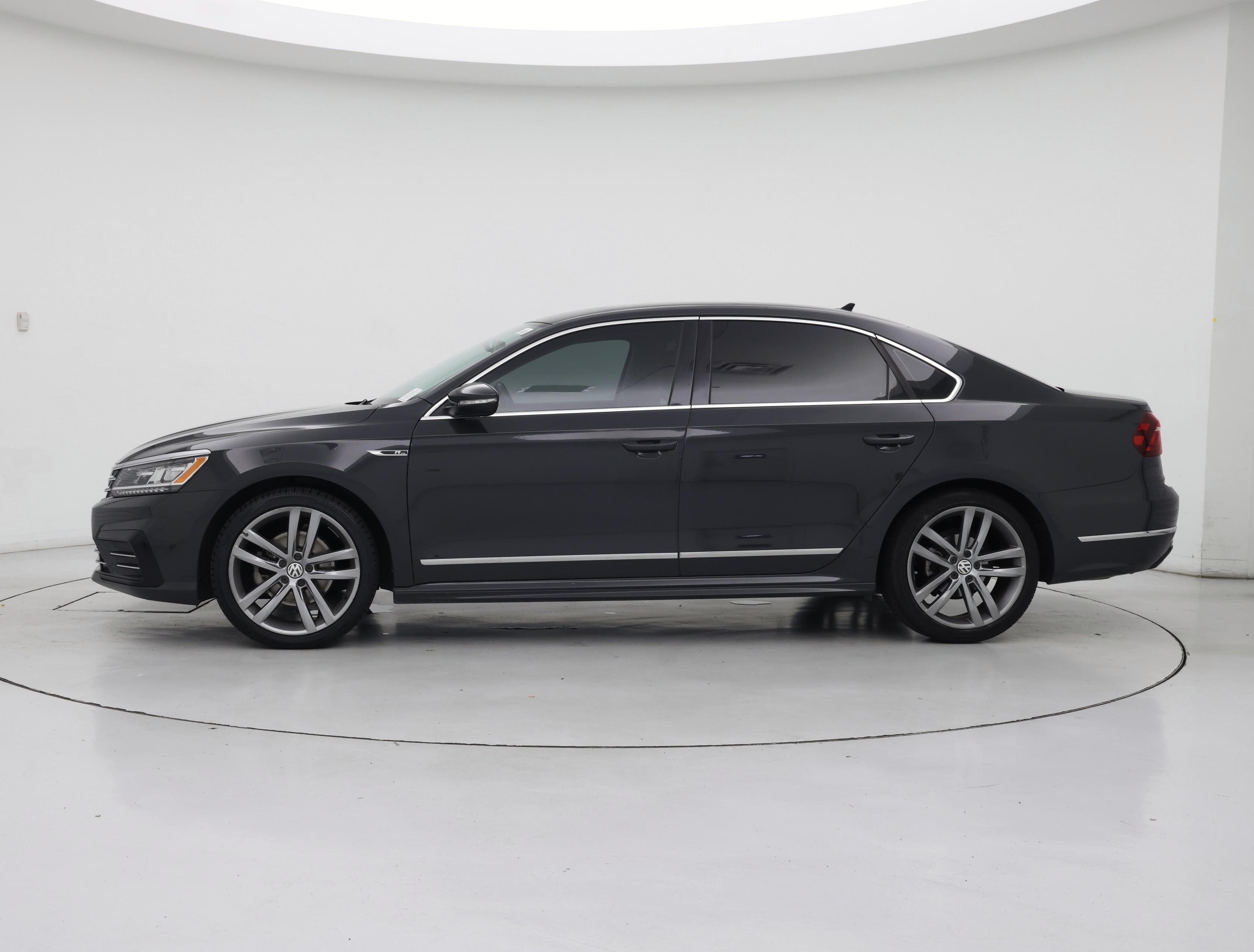 Thumbnail: 2017 Volkswagen Passat - 3